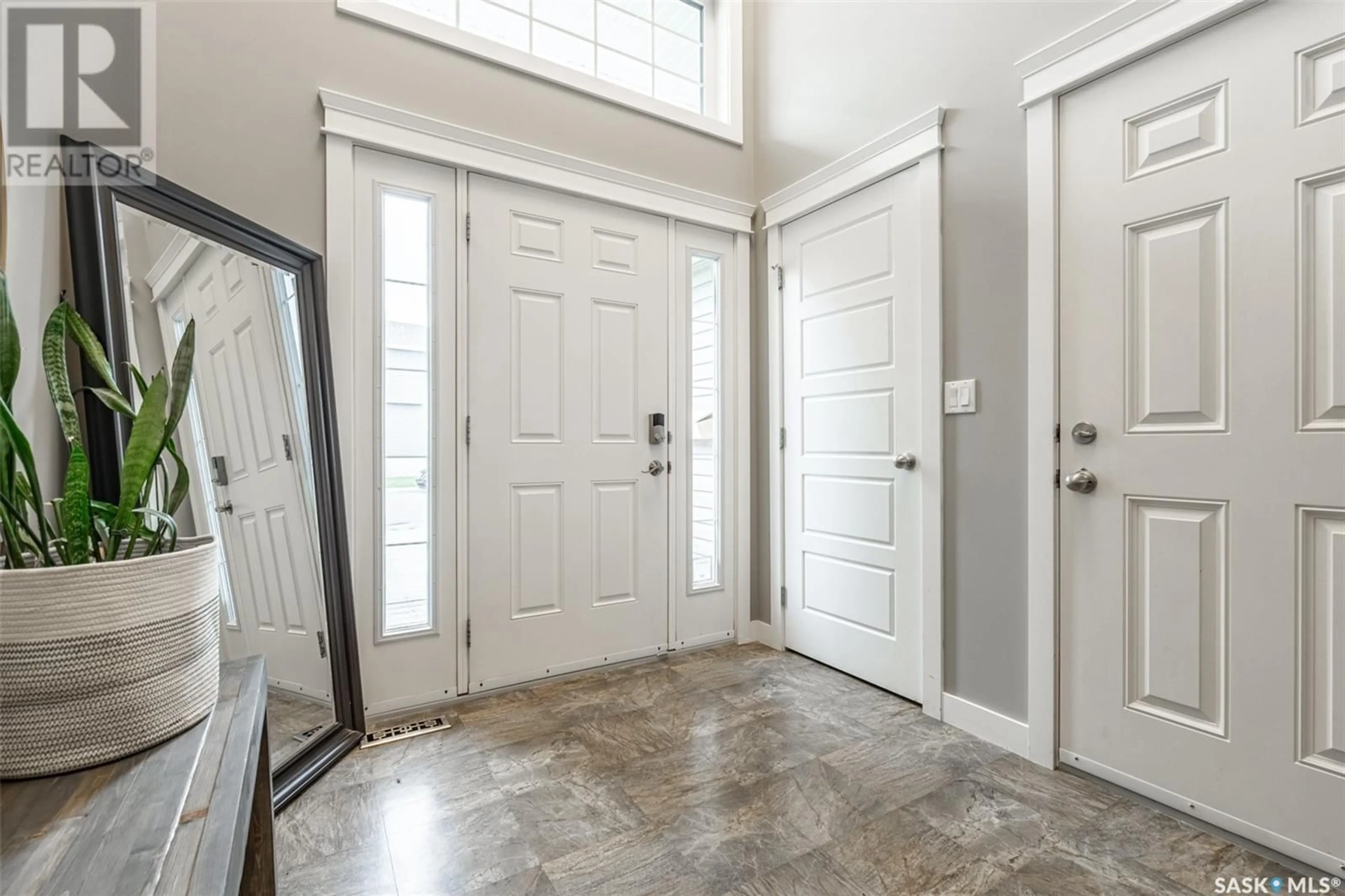 Indoor entryway for 1023 KLOPPENBURG BEND, Saskatoon Saskatchewan S7W0P4