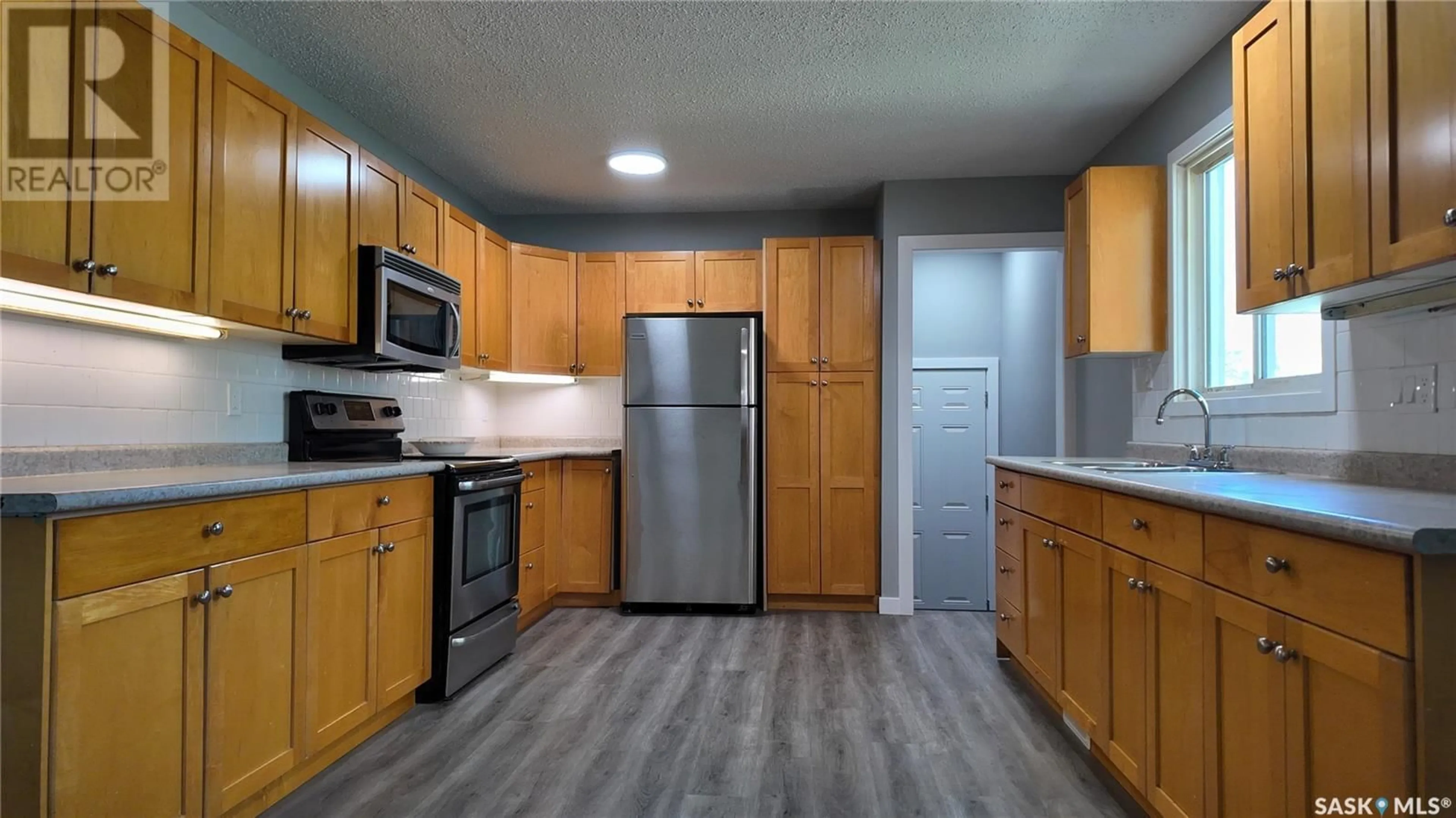 Standard kitchen, unknown for 1812 ST LAURENT DRIVE, North Battleford Saskatchewan S9A2Y6