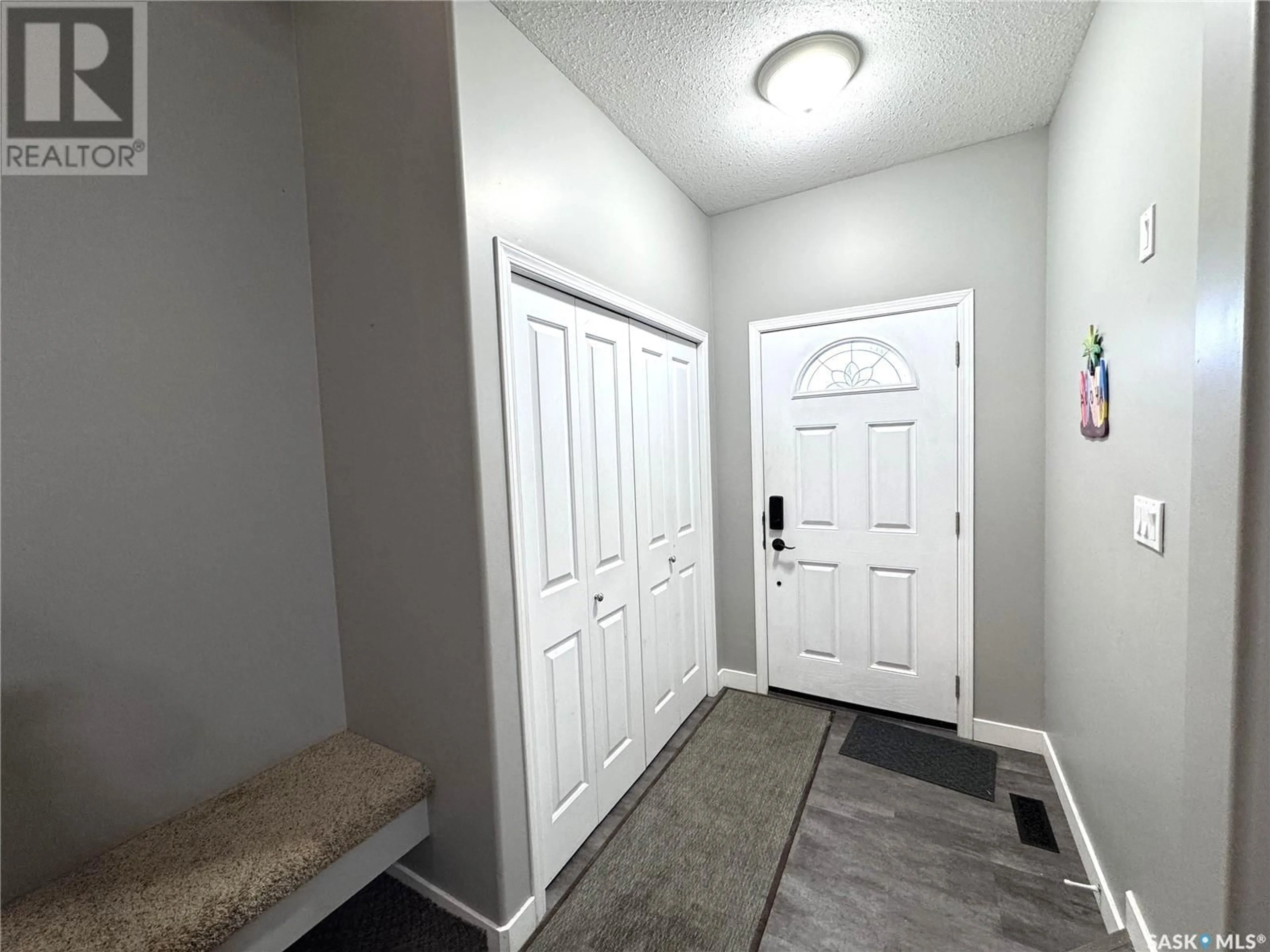 Indoor entryway for 330 3RD STREET, Annaheim Saskatchewan S0K0G0