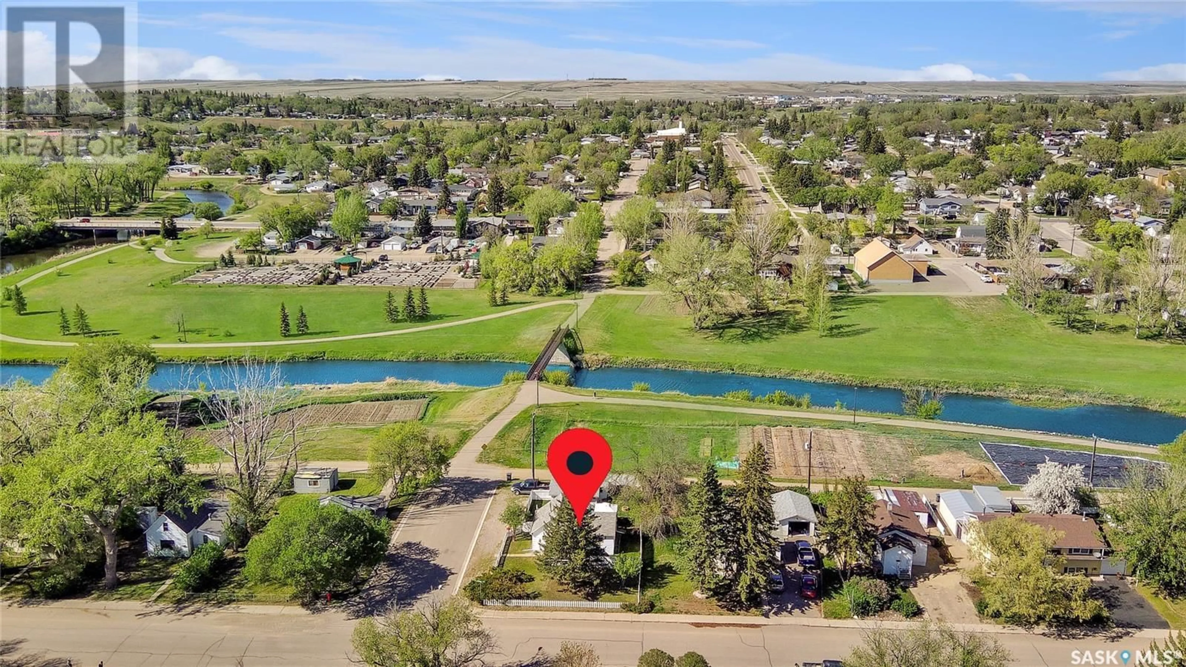 A pic from outside/outdoor area/front of a property/back of a property/a pic from drone, water/lake/river/ocean view for 1203 NORTH RAILWAY STREET, Swift Current Saskatchewan S9H1E6