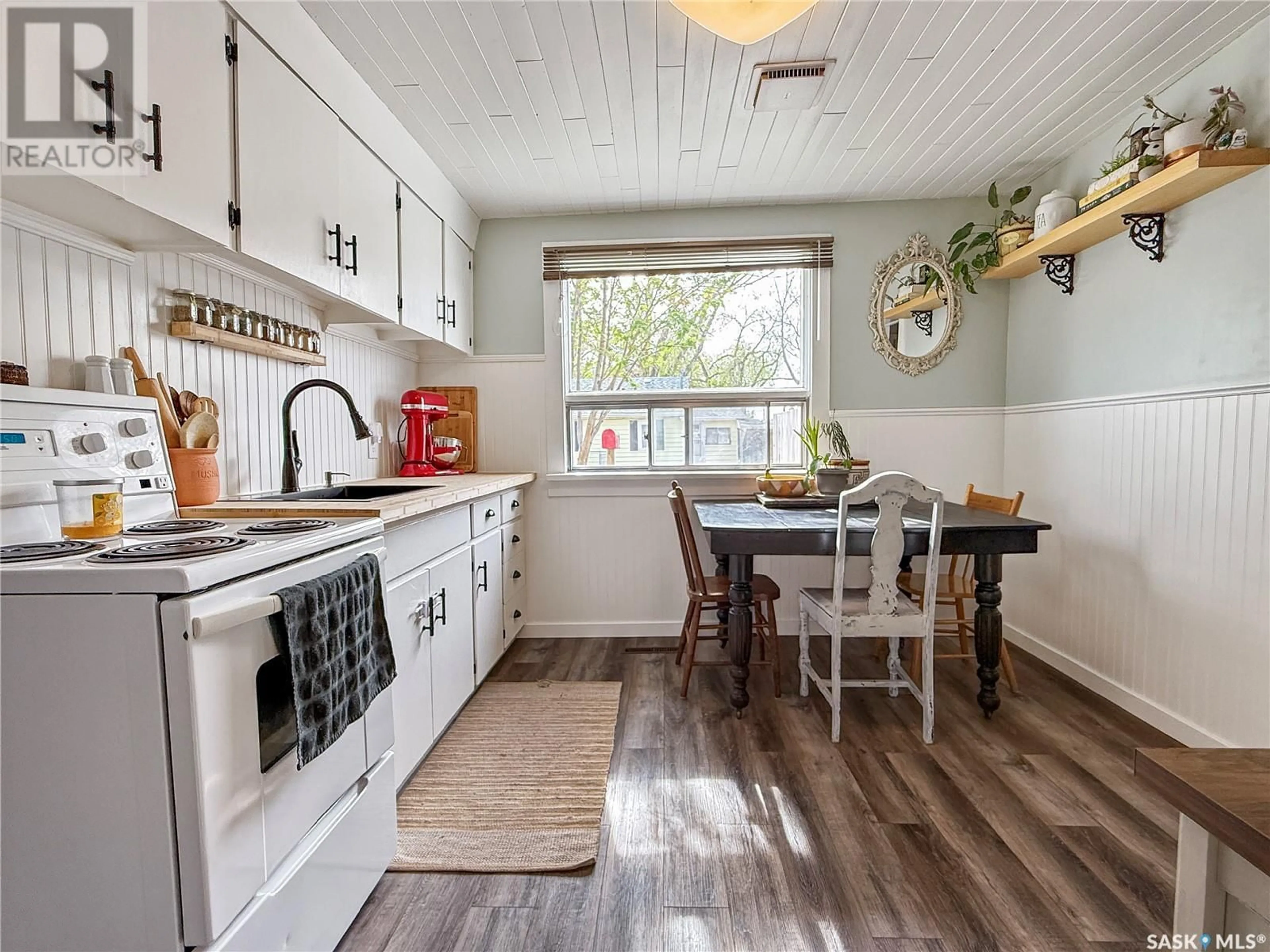 Open concept kitchen, wood/laminate floor for 1203 NORTH RAILWAY STREET, Swift Current Saskatchewan S9H1E6