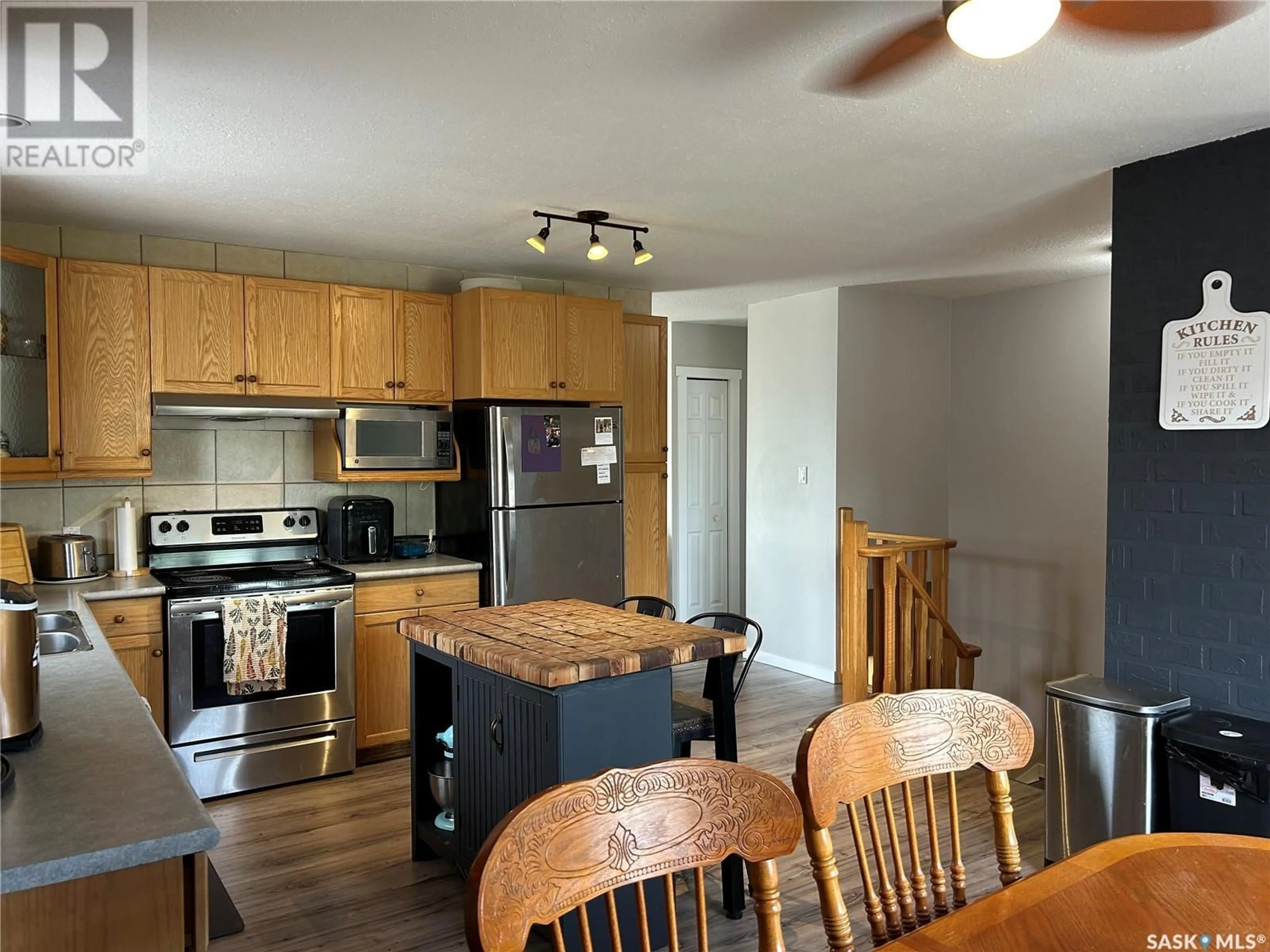 Open concept kitchen, wood/laminate floor for 605 98TH AVENUE, Tisdale Saskatchewan S0E1T0