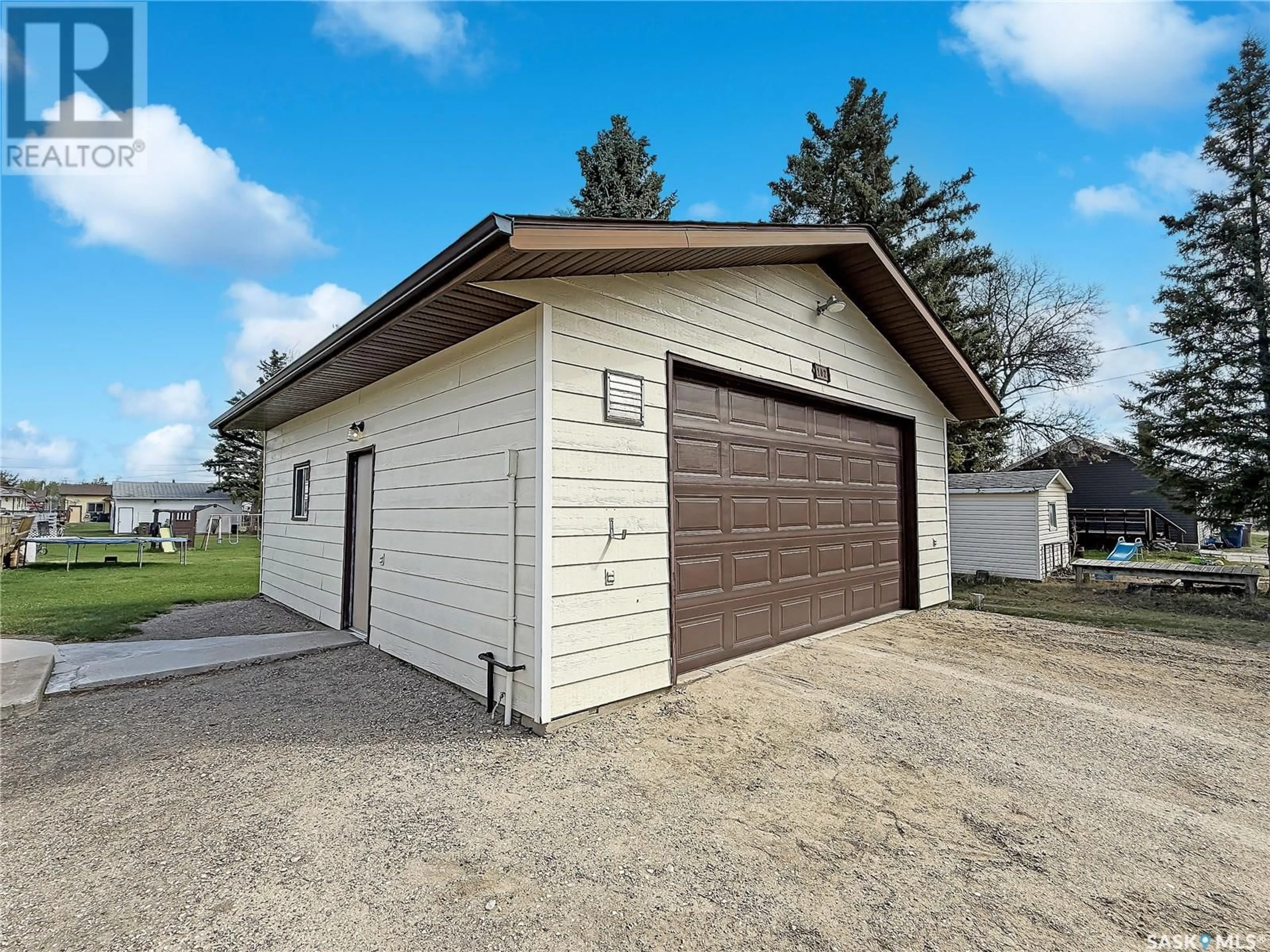 Indoor garage for 102 2ND STREET, Meath Park Saskatchewan S0J1T0
