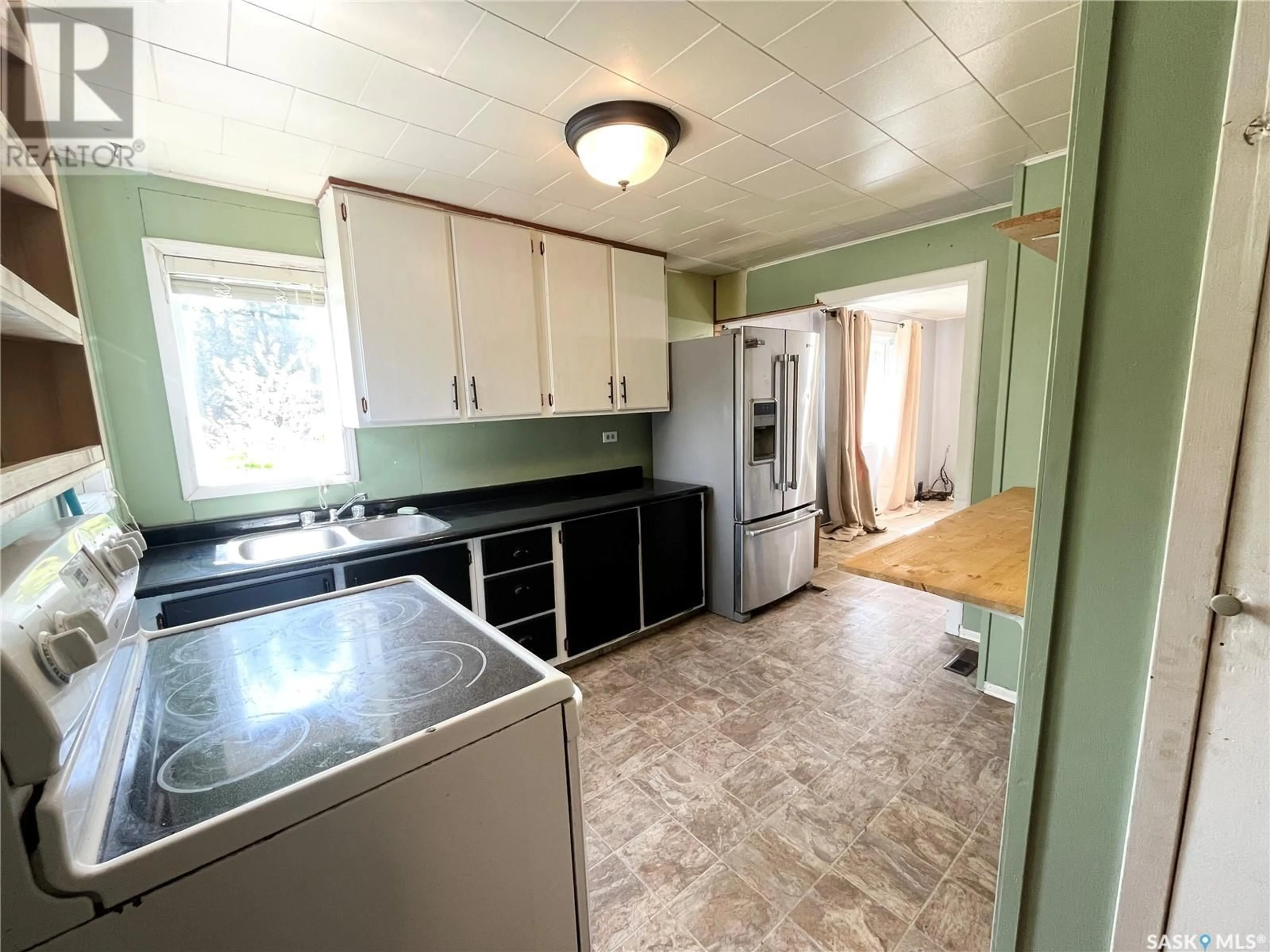 Standard kitchen, unknown for 202 4TH STREET, Choiceland Saskatchewan S0J0M0