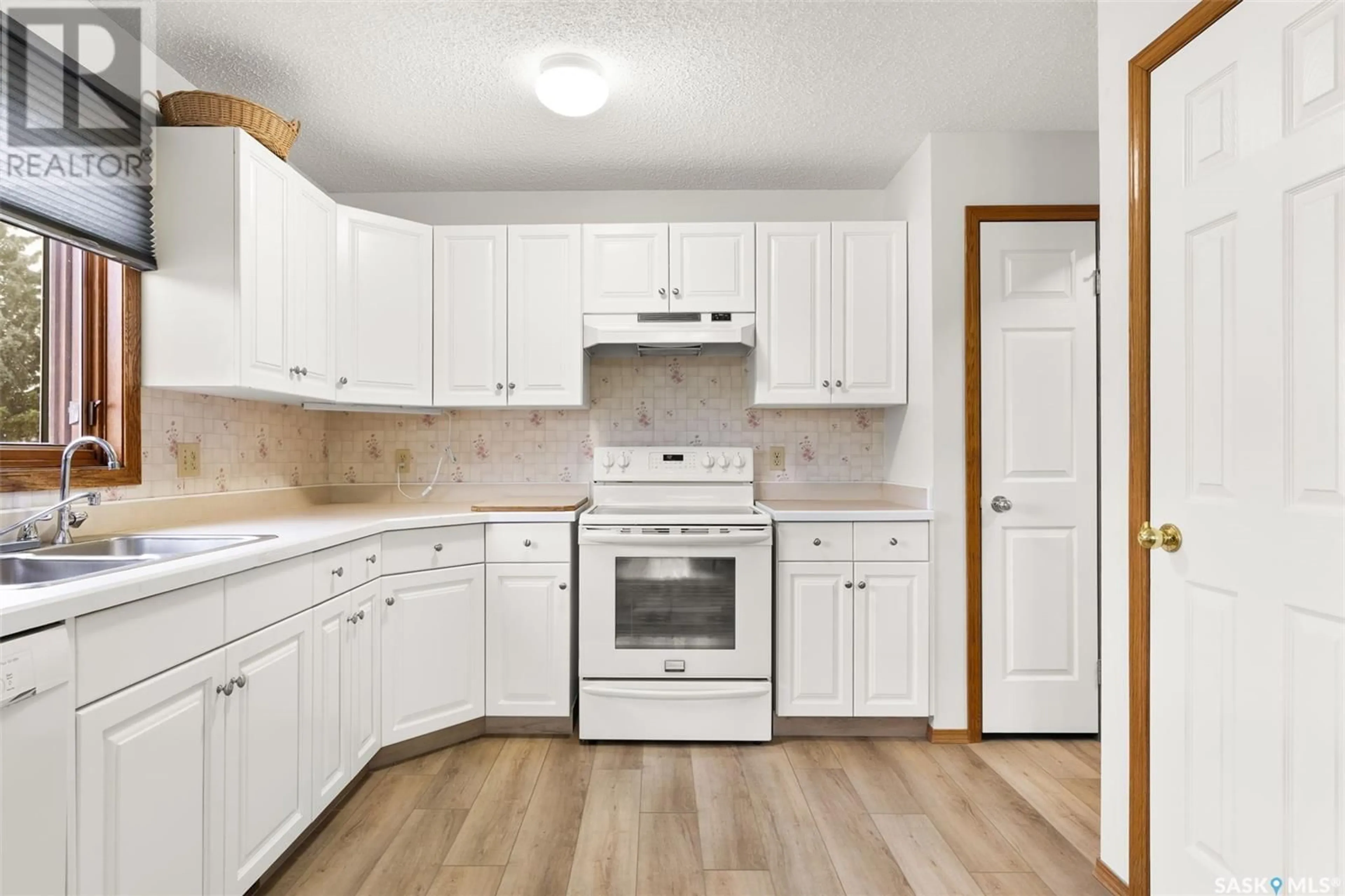 Standard kitchen, unknown for 207 - 561 BROADWAY STREET W, Fort Qu'Appelle Saskatchewan S0G1S0