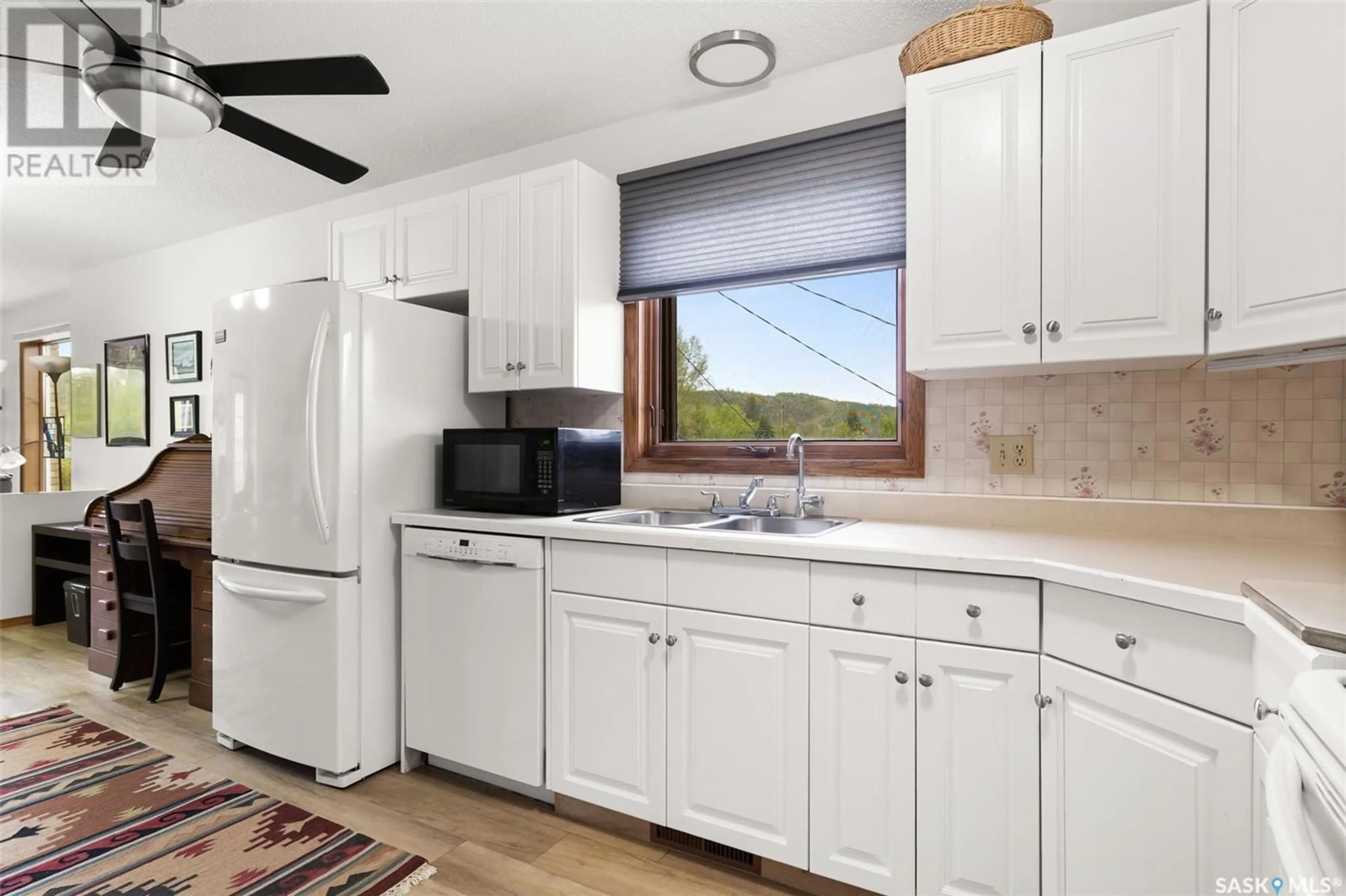 Standard kitchen, unknown for 207 - 561 BROADWAY STREET W, Fort Qu'Appelle Saskatchewan S0G1S0