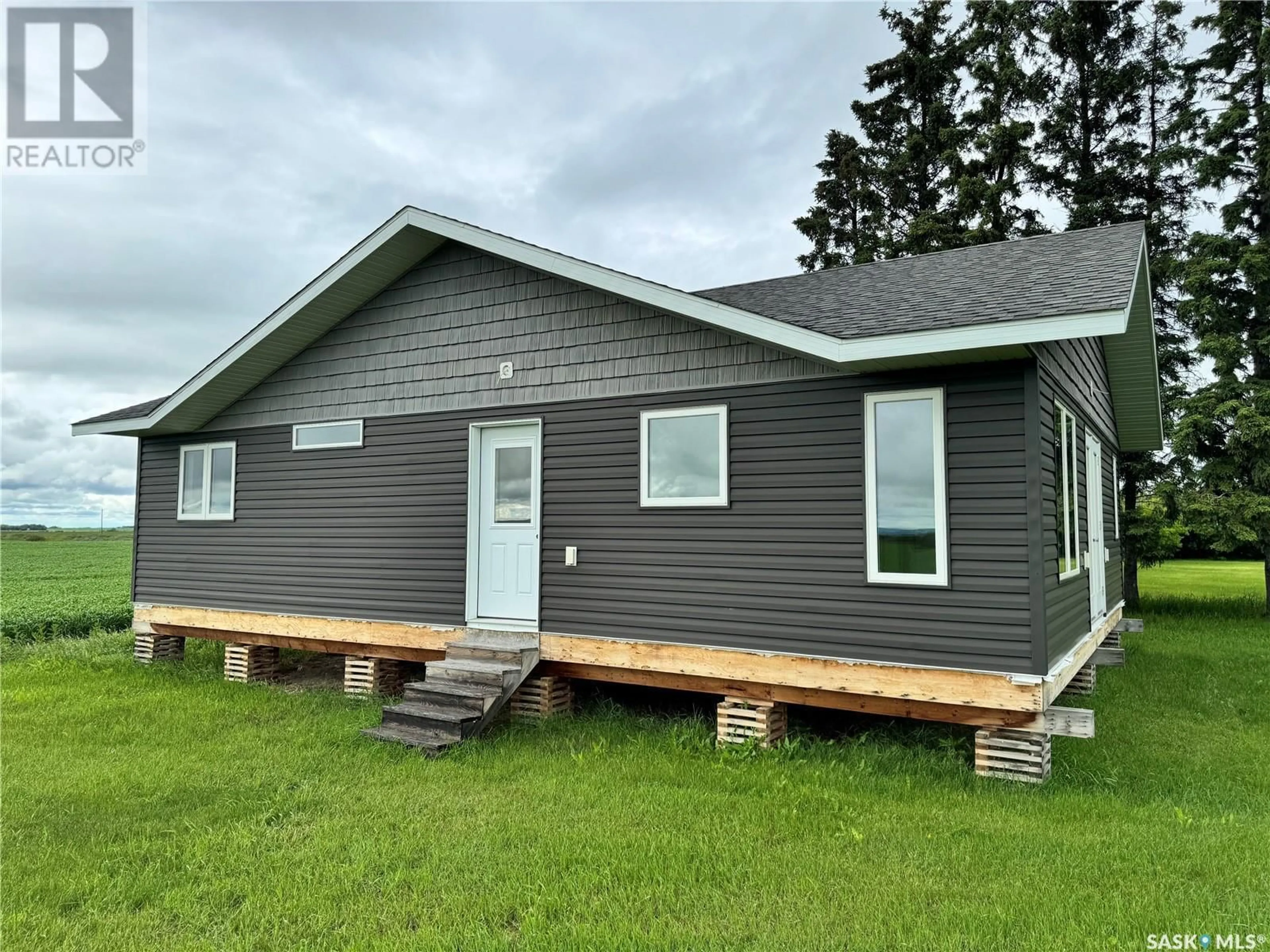 Home with vinyl exterior material, building for MEETING LAKE COTTAGE HOME, Meeting Lake Saskatchewan S0M2L0