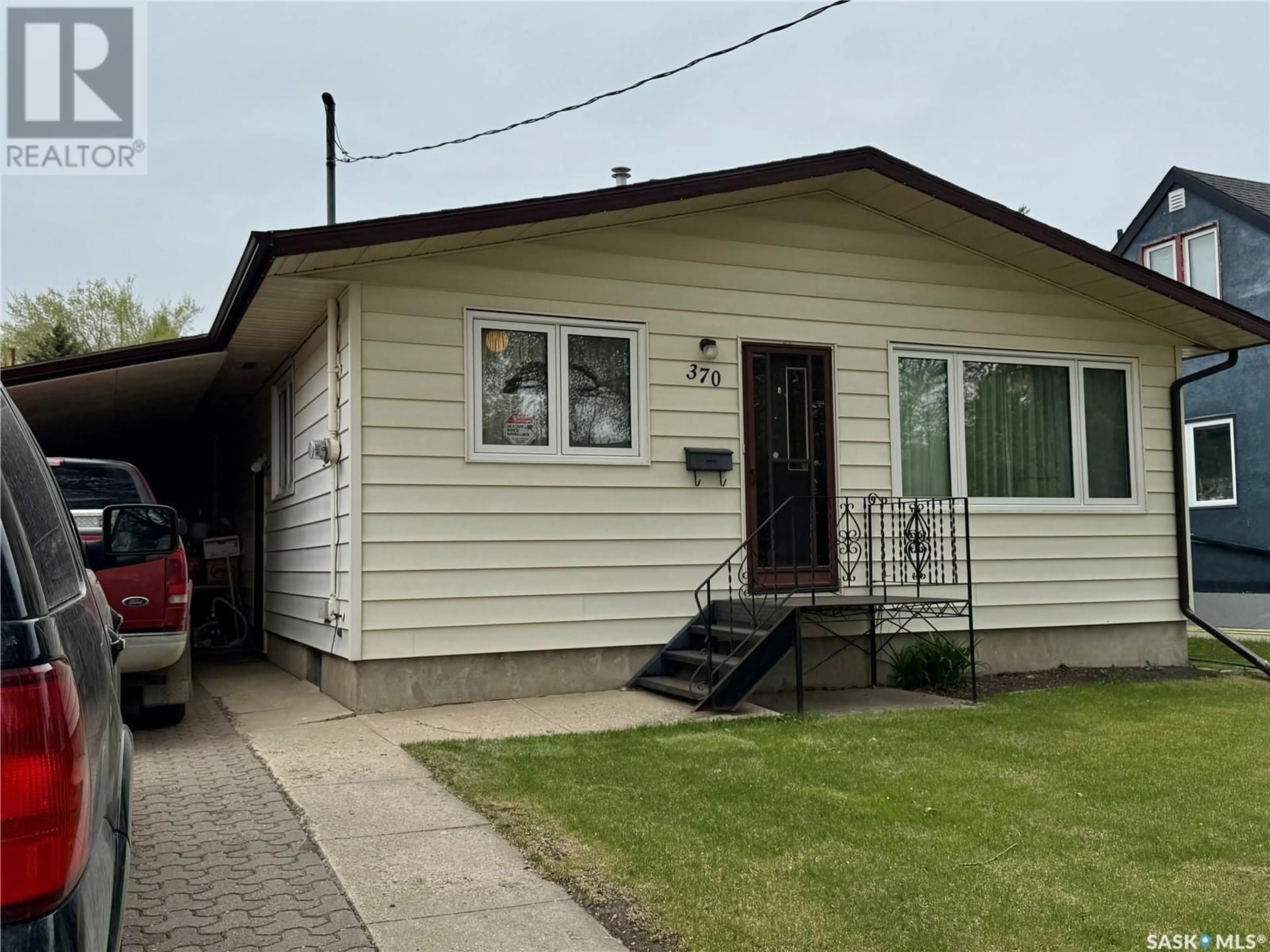 Home with vinyl exterior material, street for 370 2ND AVENUE, Yorkton Saskatchewan S3N1H5