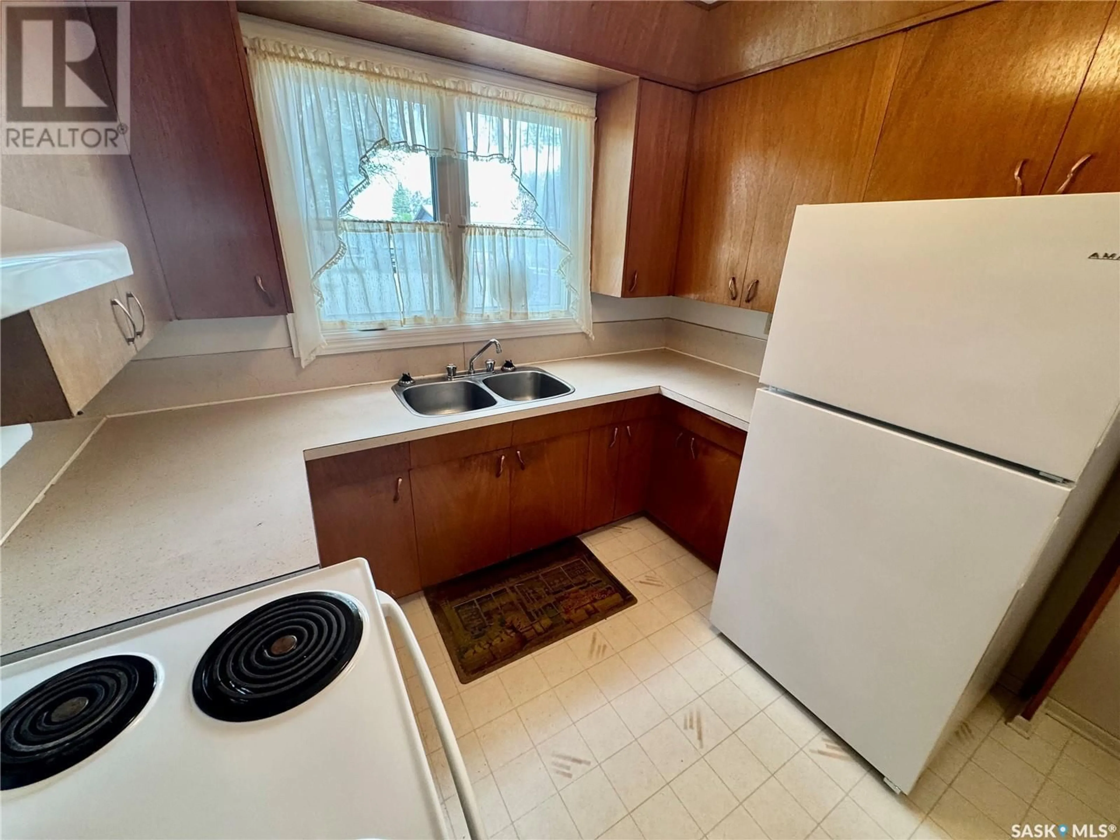 Standard kitchen, unknown for 370 2ND AVENUE, Yorkton Saskatchewan S3N1H5