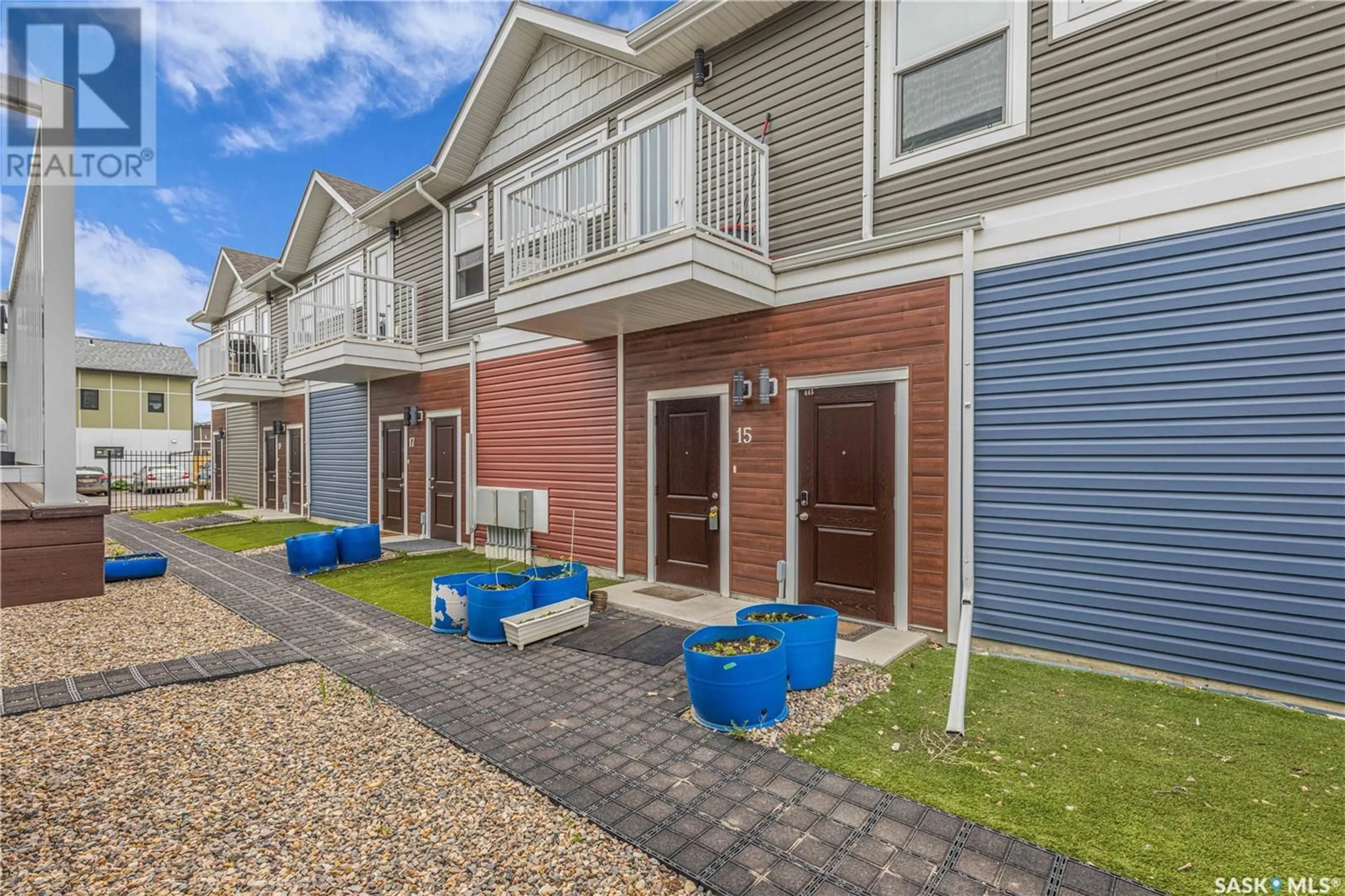 Patio, street for S - 15 401 L AVENUE, Saskatoon Saskatchewan S7M2H2
