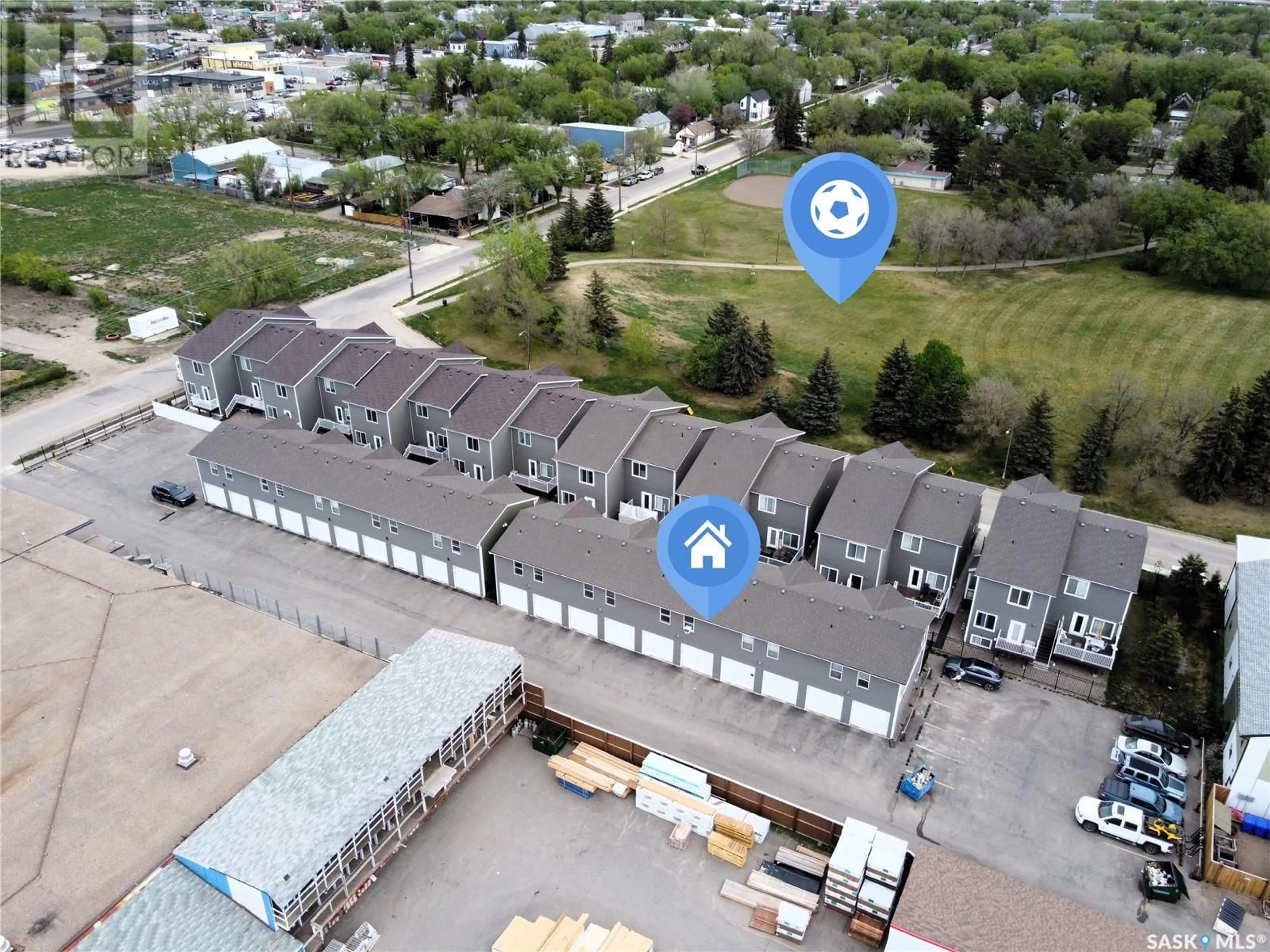 A pic from outside/outdoor area/front of a property/back of a property/a pic from drone, building for S - 15 401 L AVENUE, Saskatoon Saskatchewan S7M2H2
