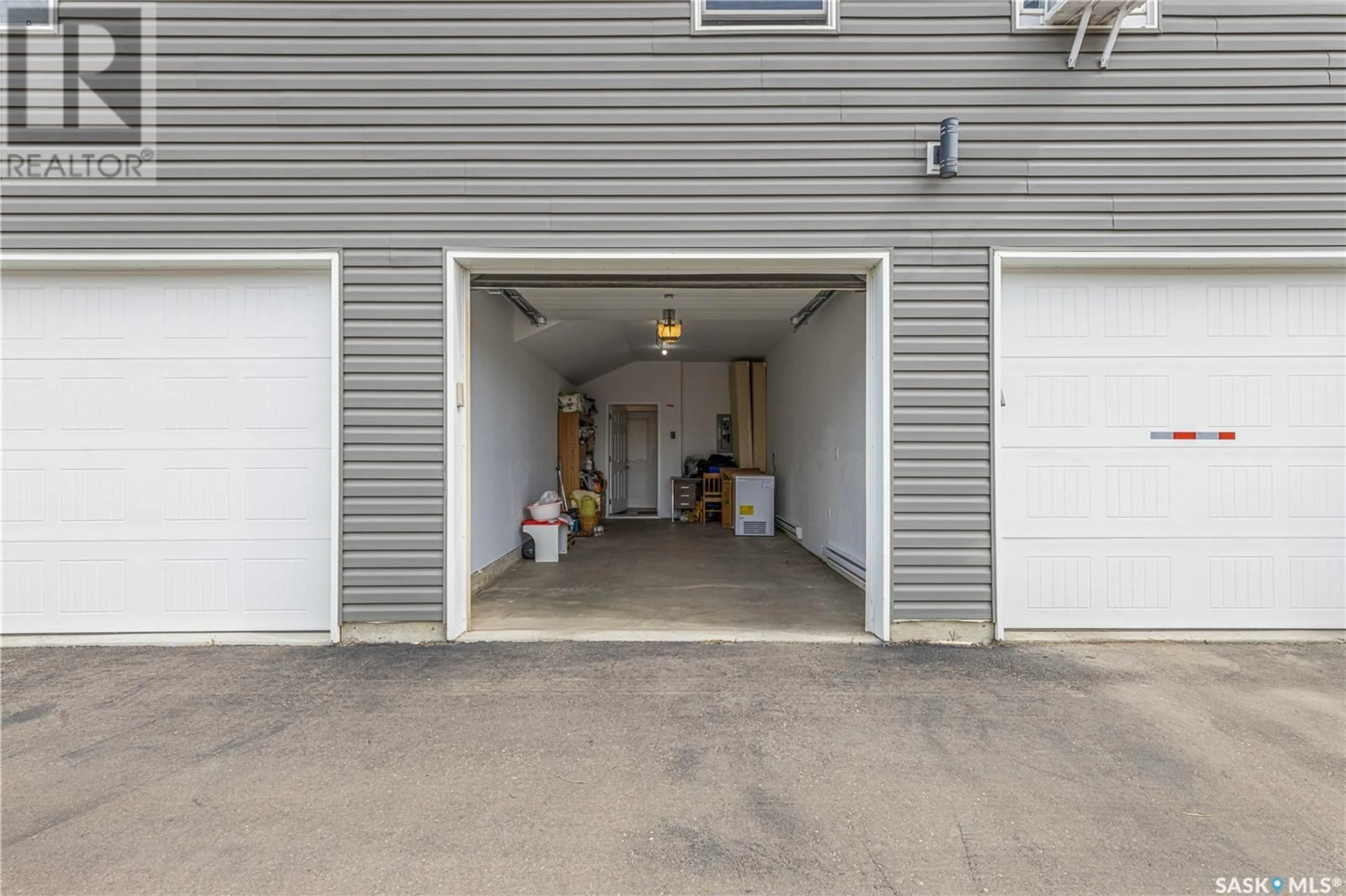 Indoor garage for S - 15 401 L AVENUE, Saskatoon Saskatchewan S7M2H2
