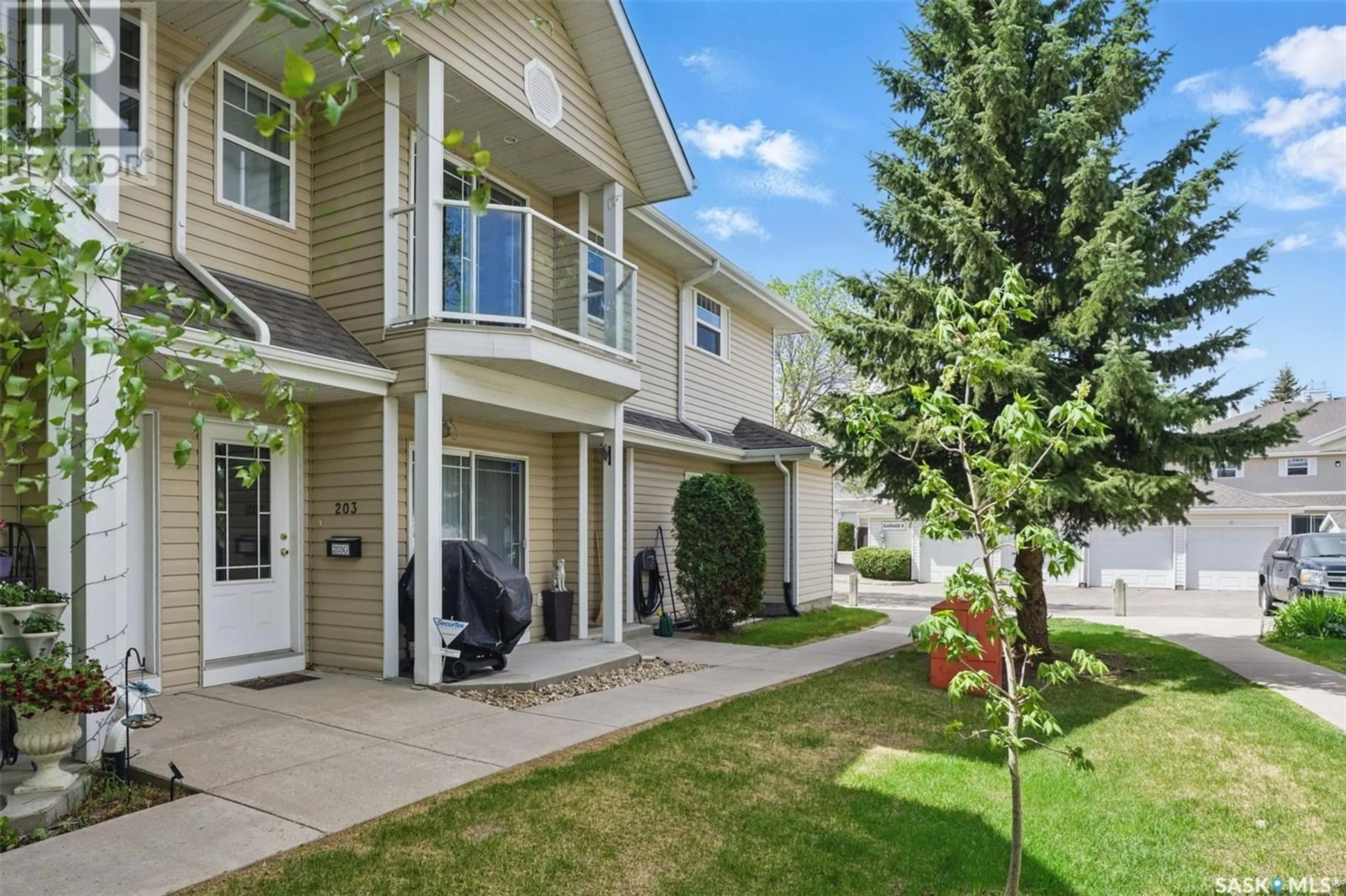 Patio, unknown for 105th - 203G 141 STREET, Saskatoon Saskatchewan S7N1N3
