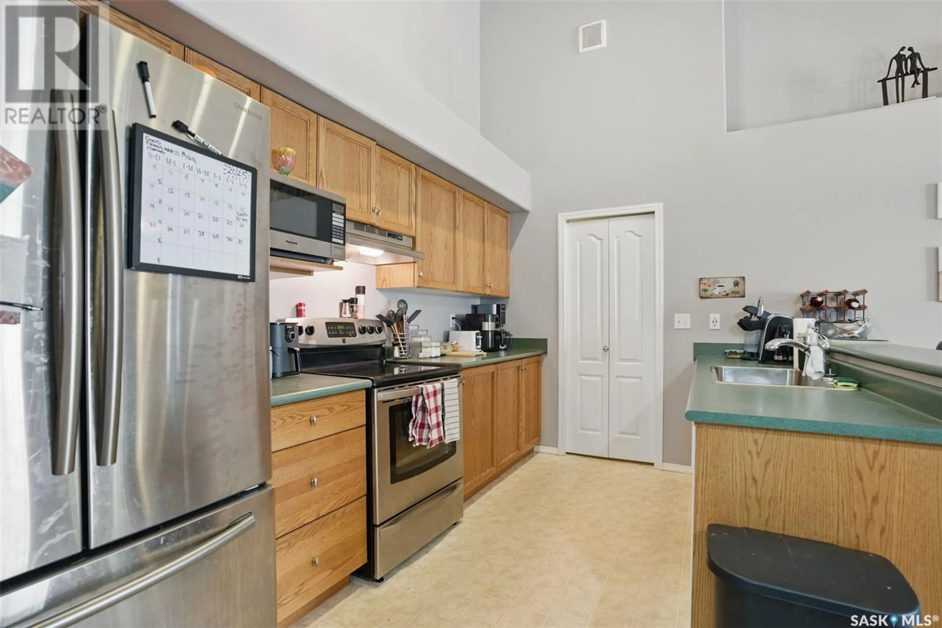 Standard kitchen, ceramic/tile floor for 105th - 203G 141 STREET, Saskatoon Saskatchewan S7N1N3
