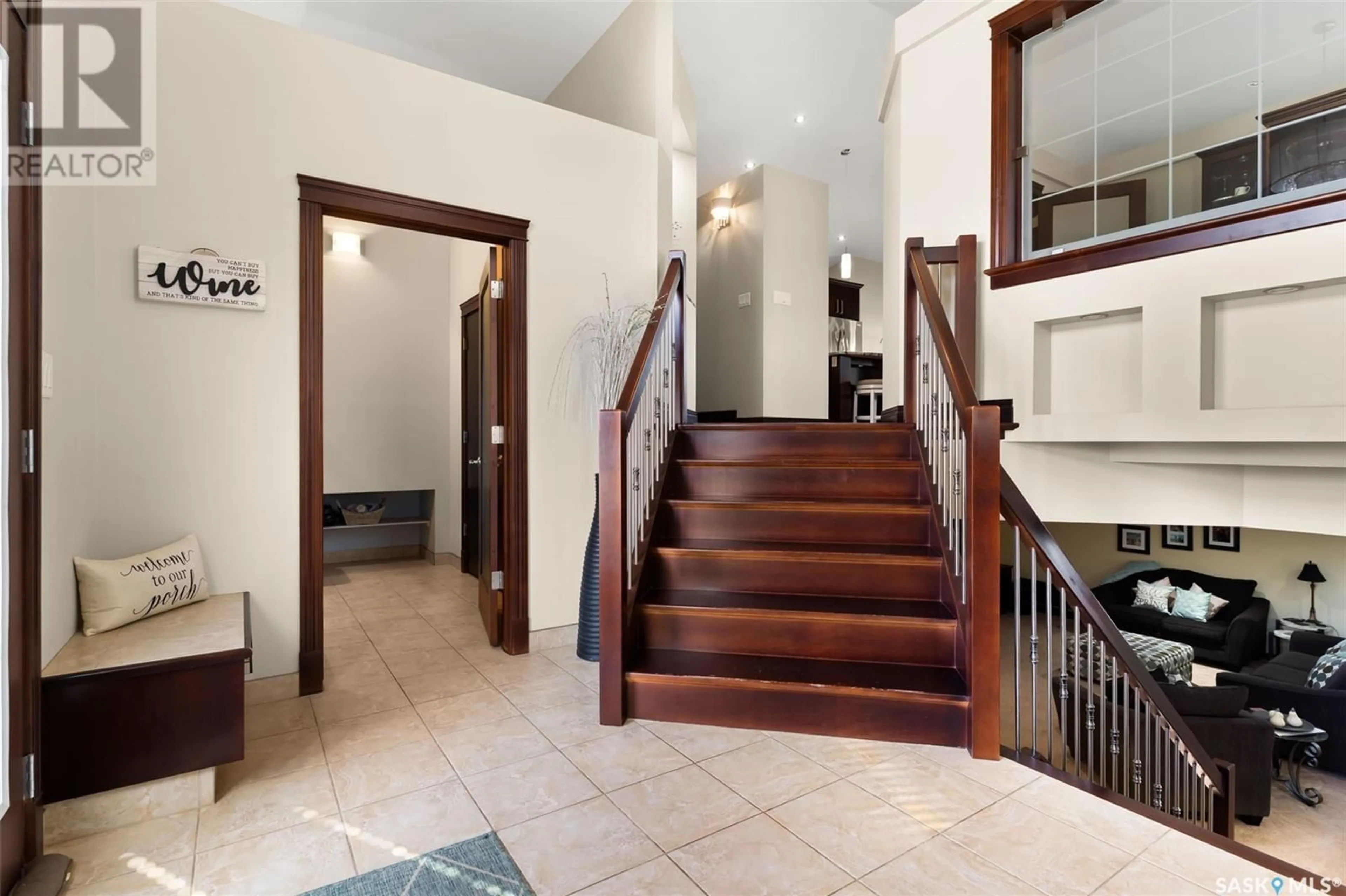 Indoor foyer for 4654 MALCOLM DRIVE, Regina Saskatchewan S4W0B3