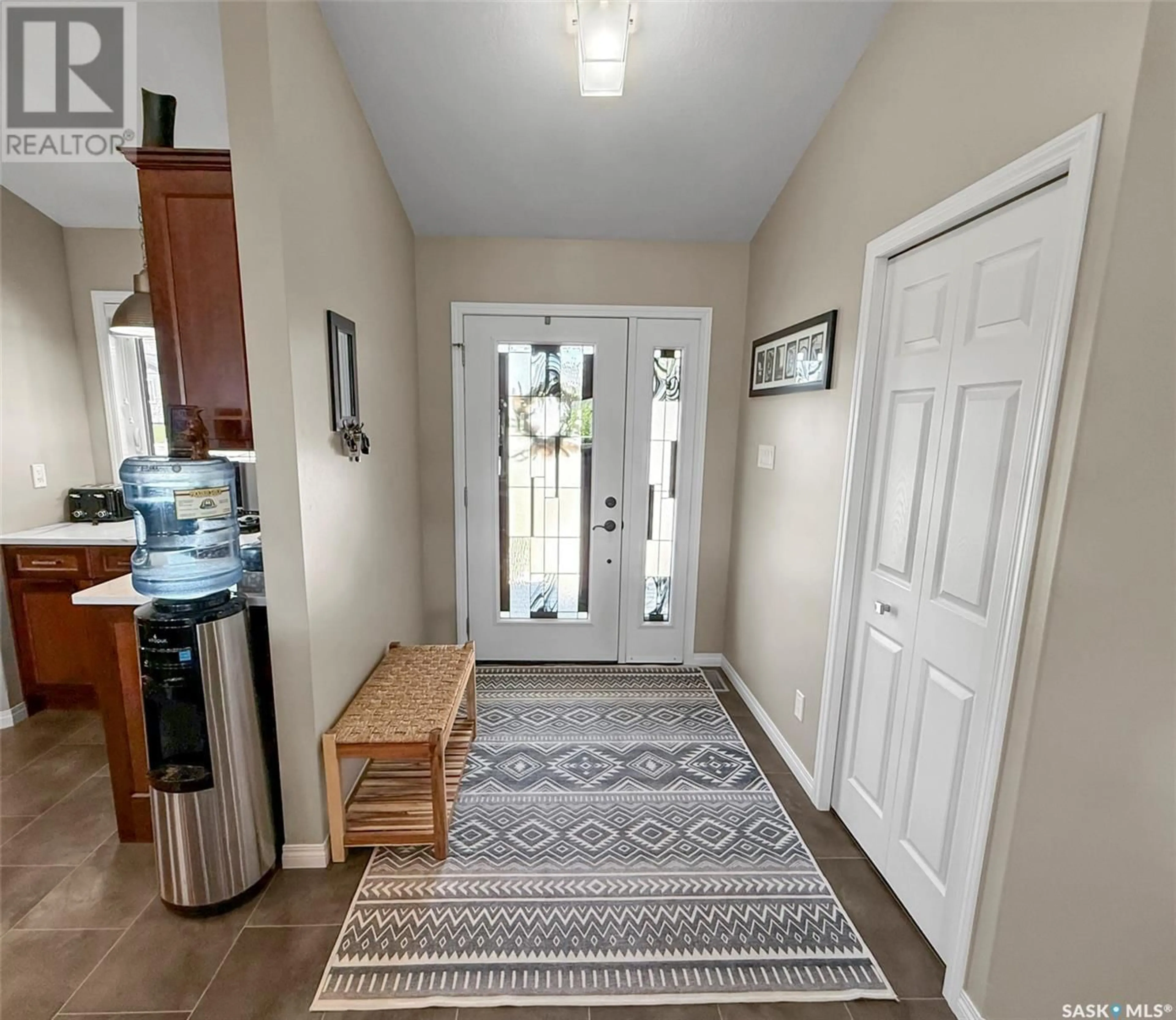 Indoor entryway for 732 HAMILTON DRIVE, Swift Current Saskatchewan S9H0S3