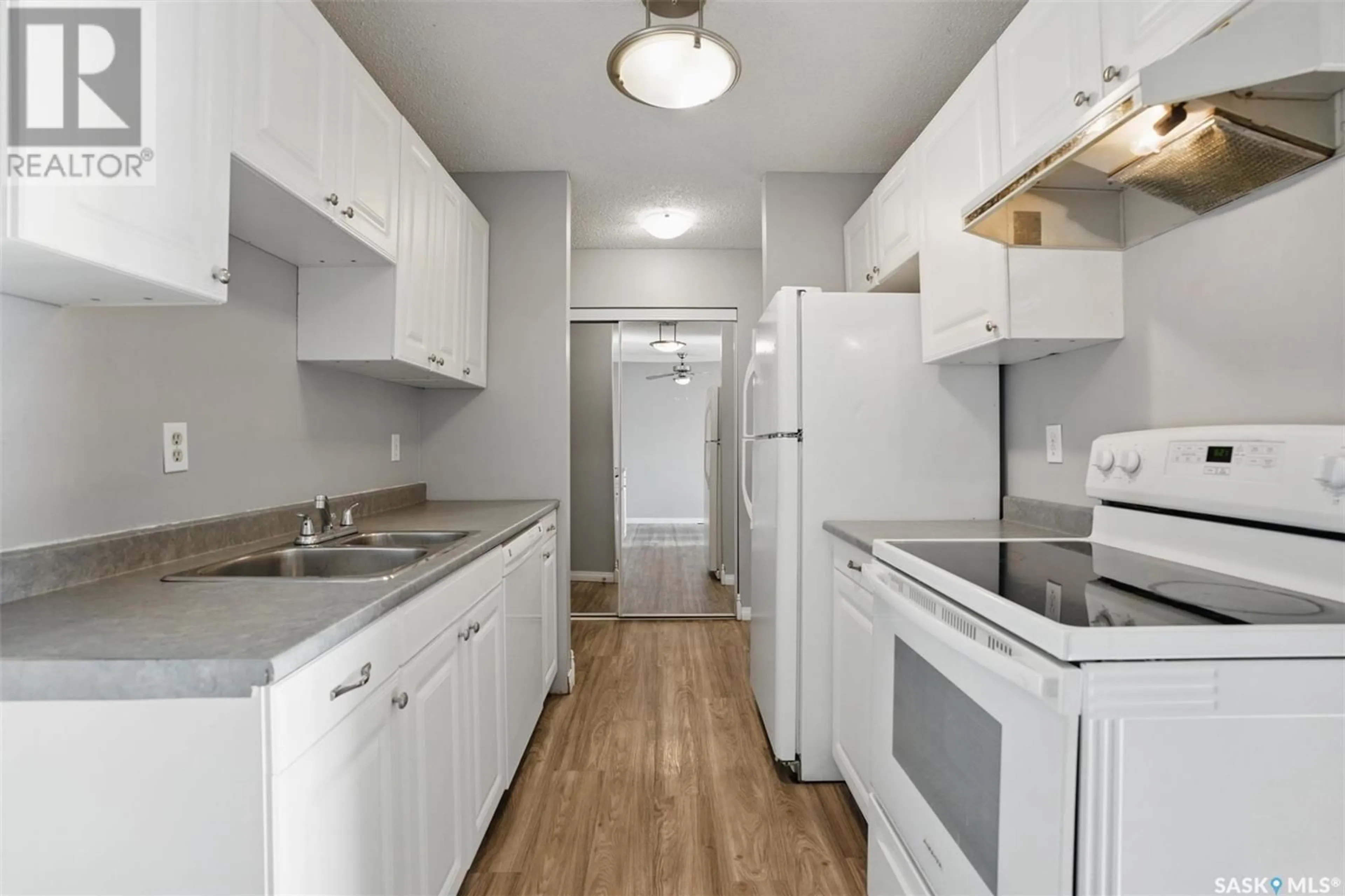 Standard kitchen, unknown for 211 - 205 TAIT PLACE, Saskatoon Saskatchewan S7H5L5