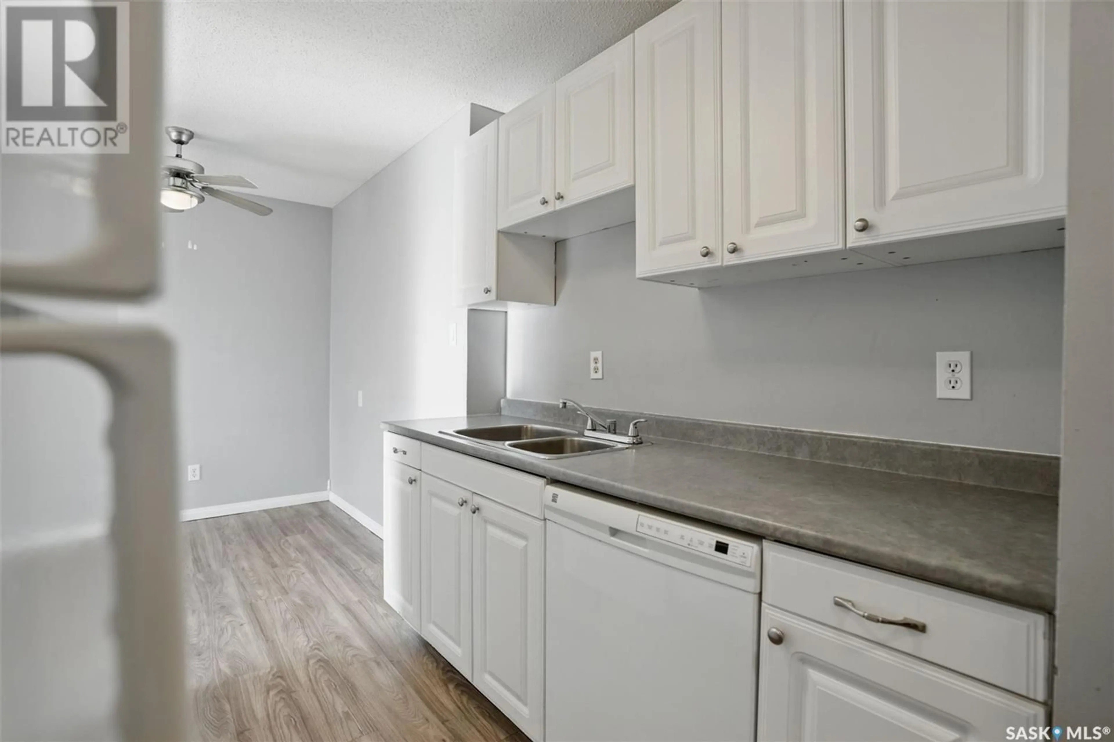 Standard kitchen, unknown for 211 - 205 TAIT PLACE, Saskatoon Saskatchewan S7H5L5