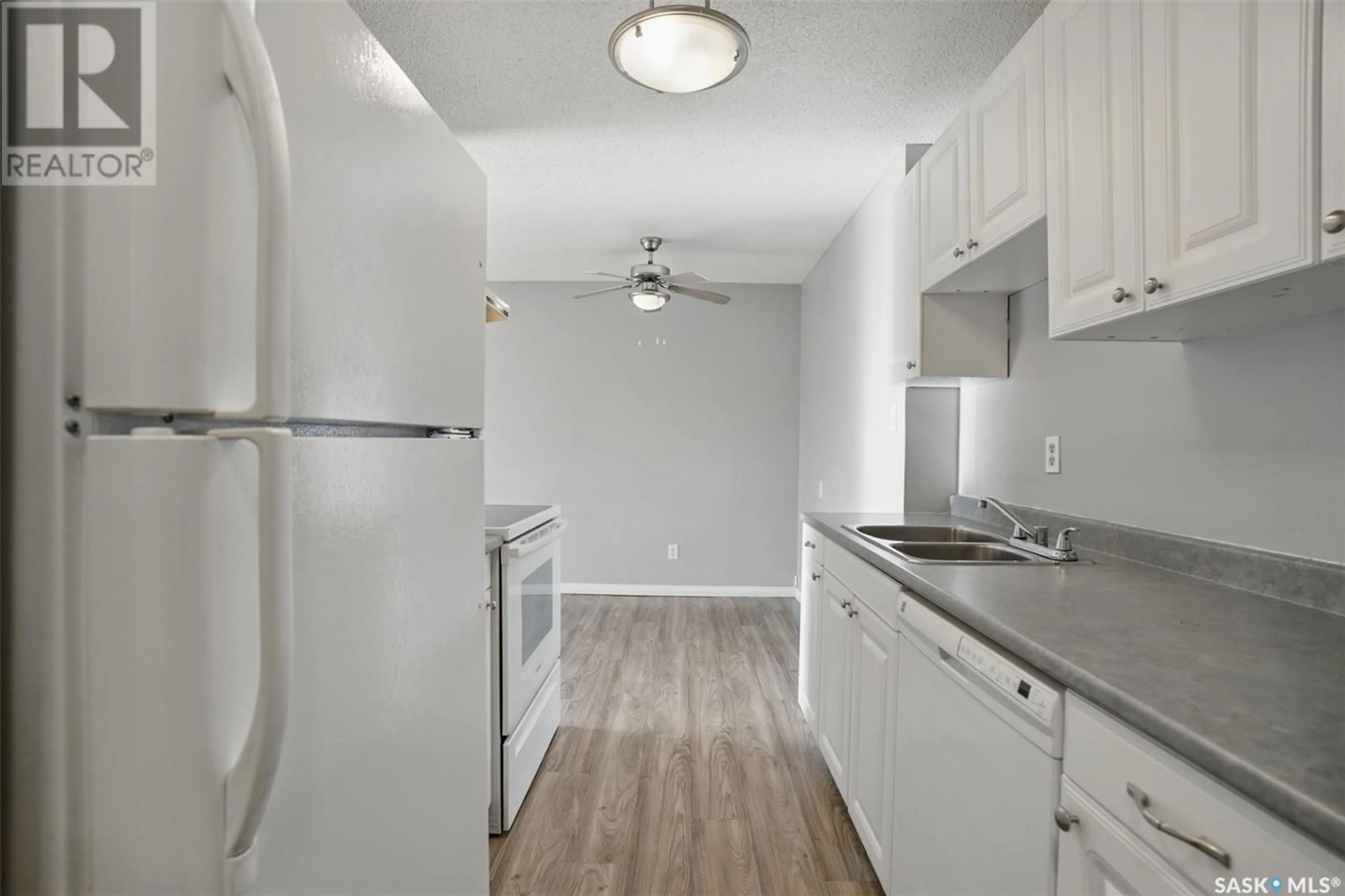 Standard kitchen, unknown for 211 - 205 TAIT PLACE, Saskatoon Saskatchewan S7H5L5