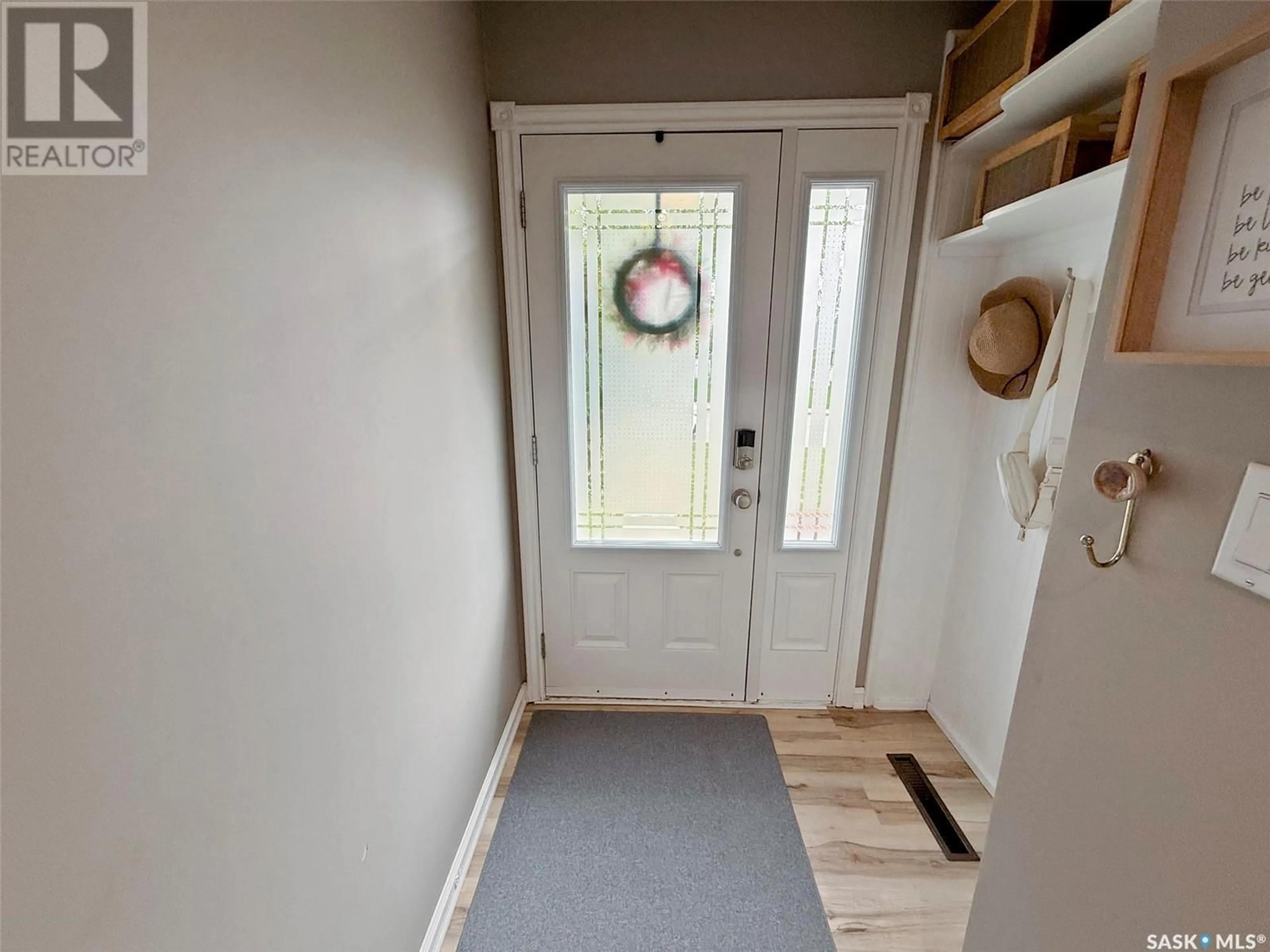 Indoor entryway for 830 2ND AVENUE, Swift Current Saskatchewan S9H2G1
