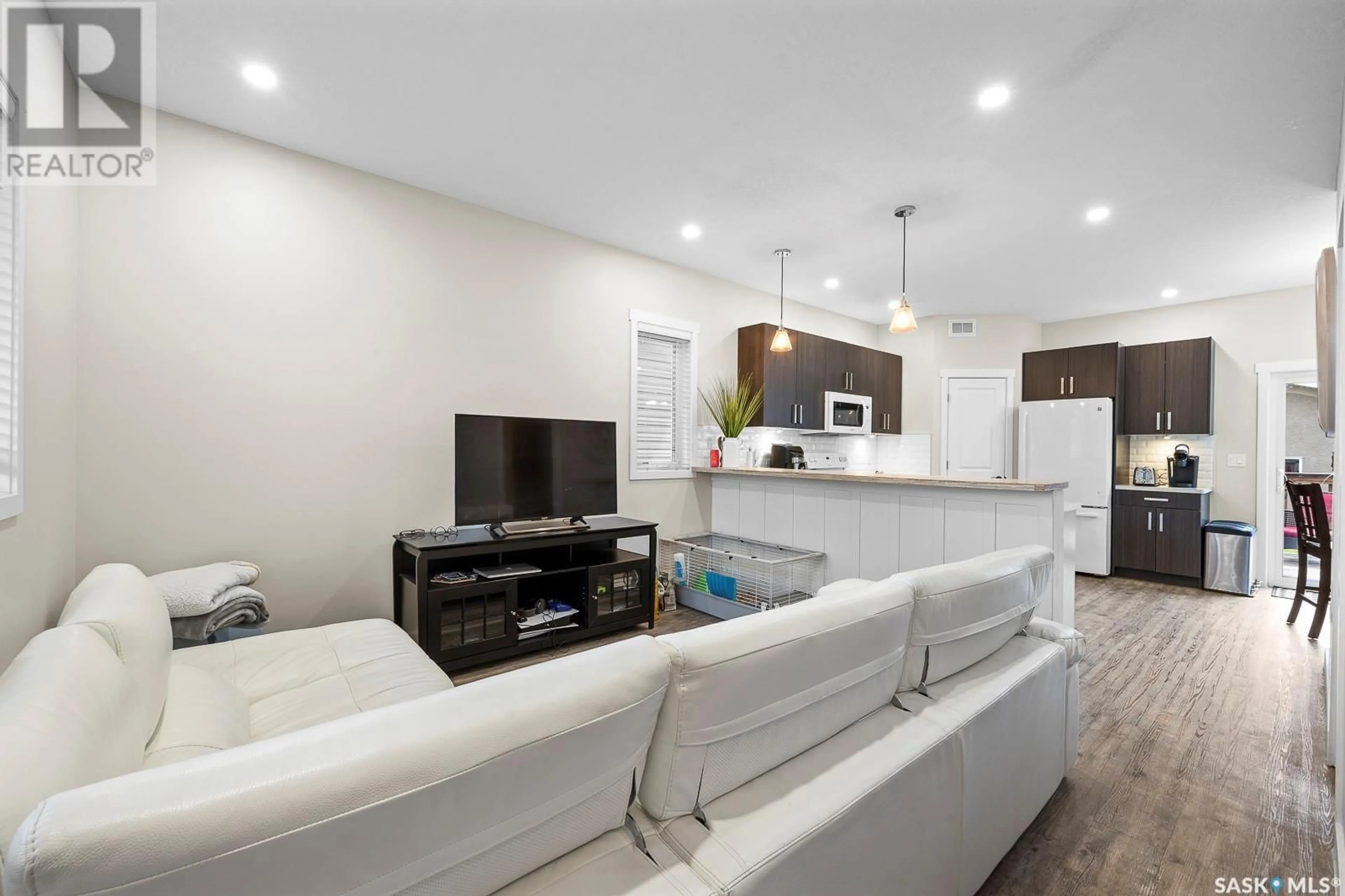 Open concept kitchen, unknown for 462 FORGET STREET, Regina Saskatchewan S4R4X9