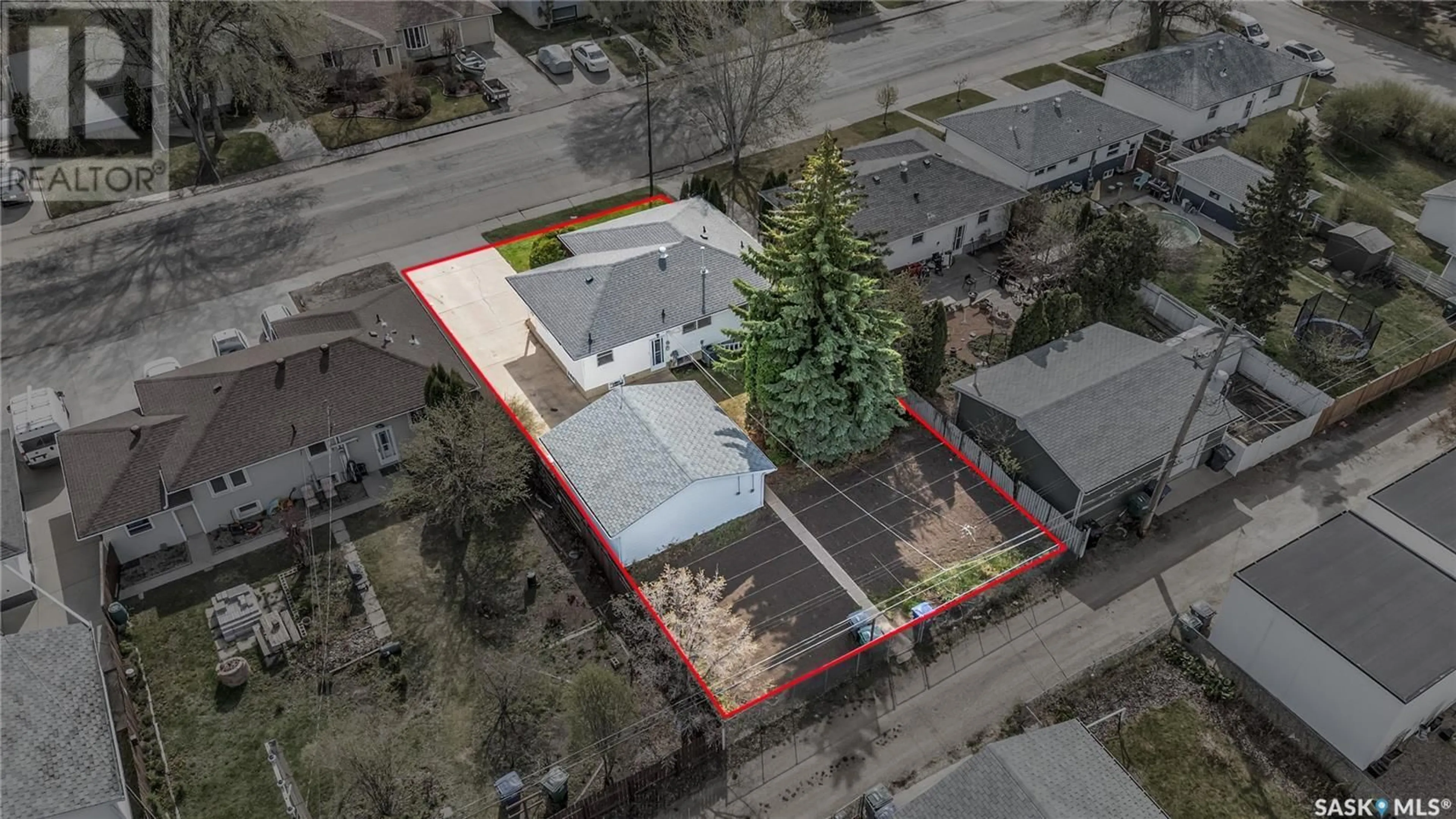 A pic from outside/outdoor area/front of a property/back of a property/a pic from drone, street for 1518 CUMBERLAND AVENUE, Saskatoon Saskatchewan S7H2M3