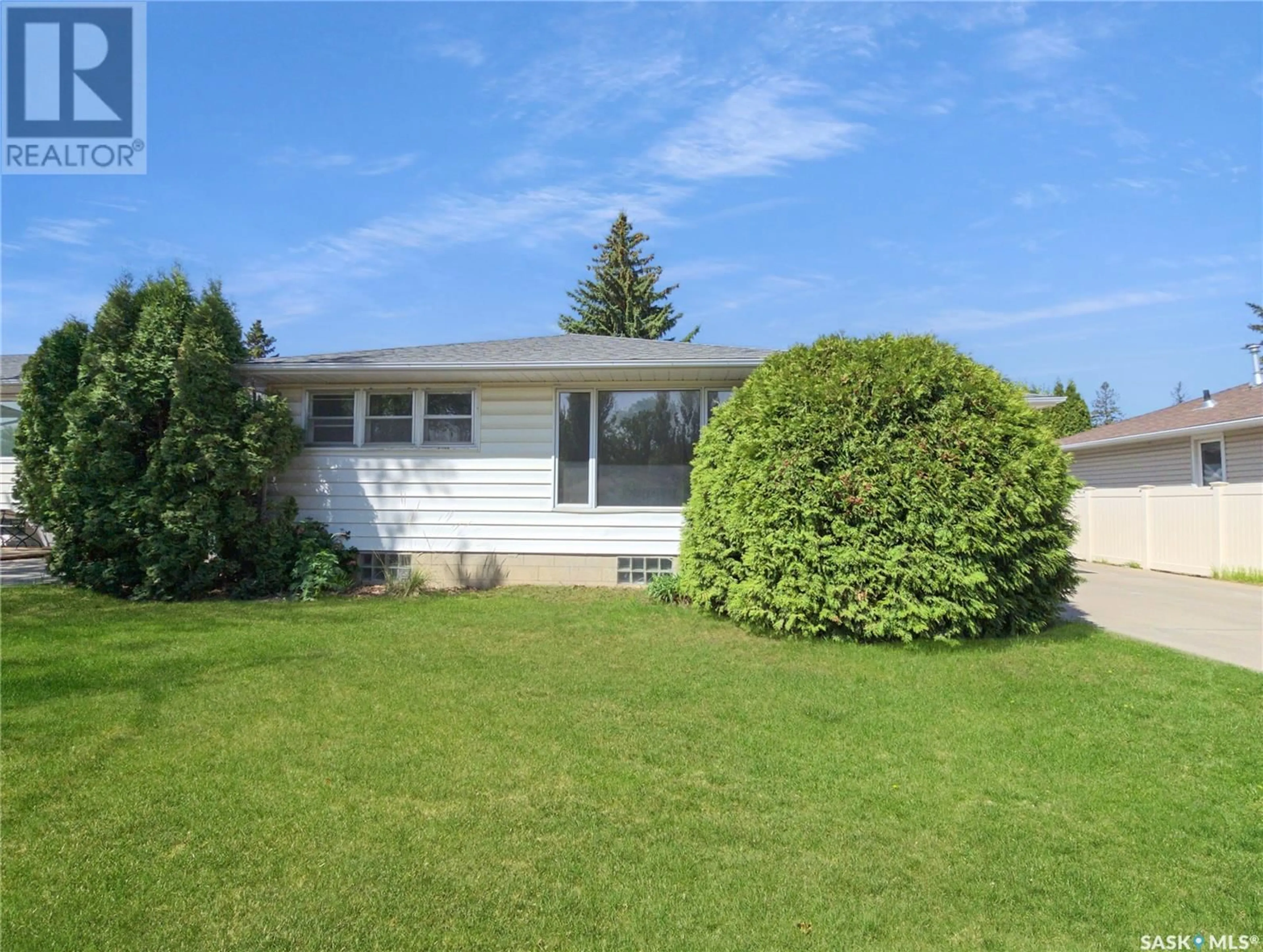 Home with vinyl exterior material, street for 1518 CUMBERLAND AVENUE, Saskatoon Saskatchewan S7H2M3