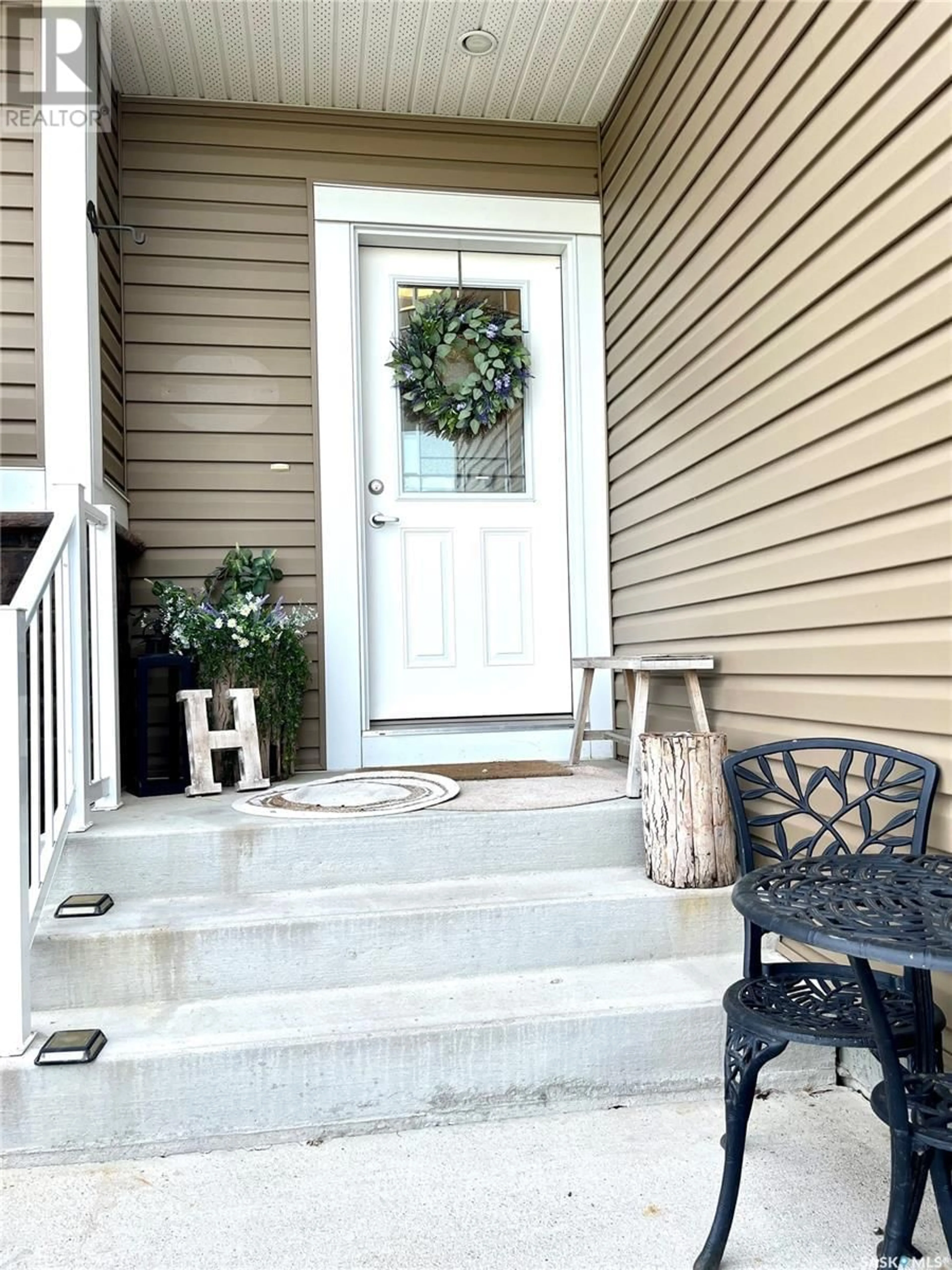 Indoor entryway for 7 2221 SASKATCHEWAN DRIVE, Swift Current Saskatchewan S9H5N2