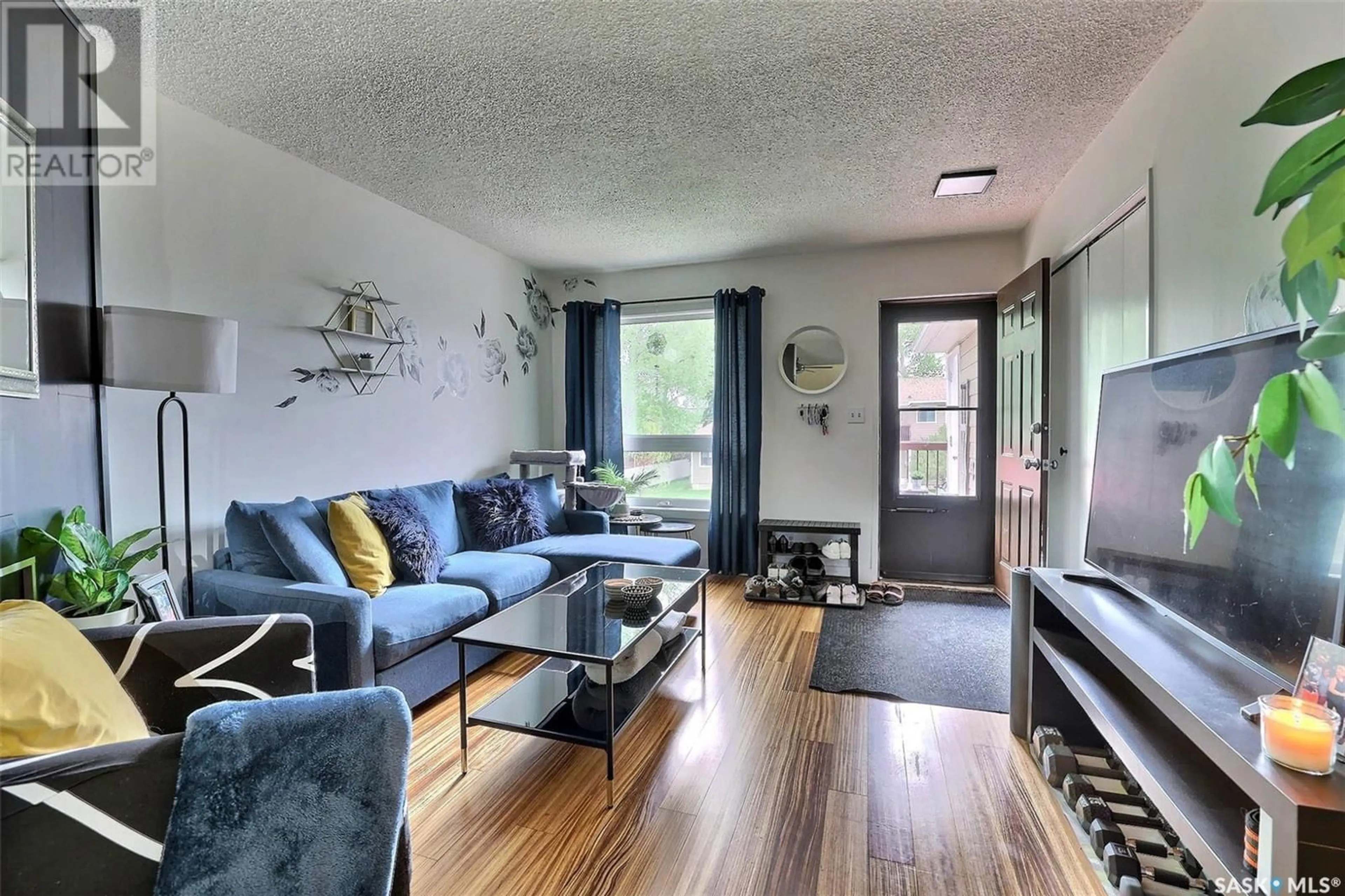 Living room with furniture, wood/laminate floor for 198 CEDAR MEADOW DRIVE, Regina Saskatchewan S4X3J6