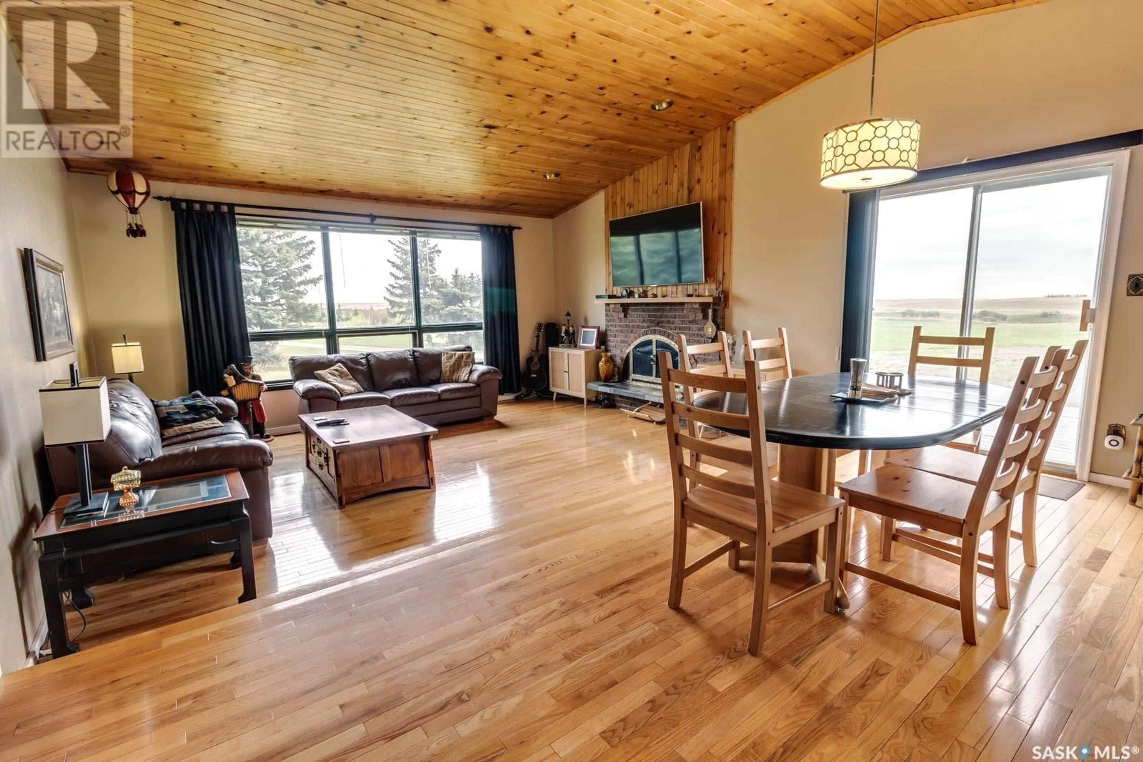 Living room with furniture, wood/laminate floor for CREEK VIEW ACREAGE, Edenwold Rm No. 158 Saskatchewan S4L5B1