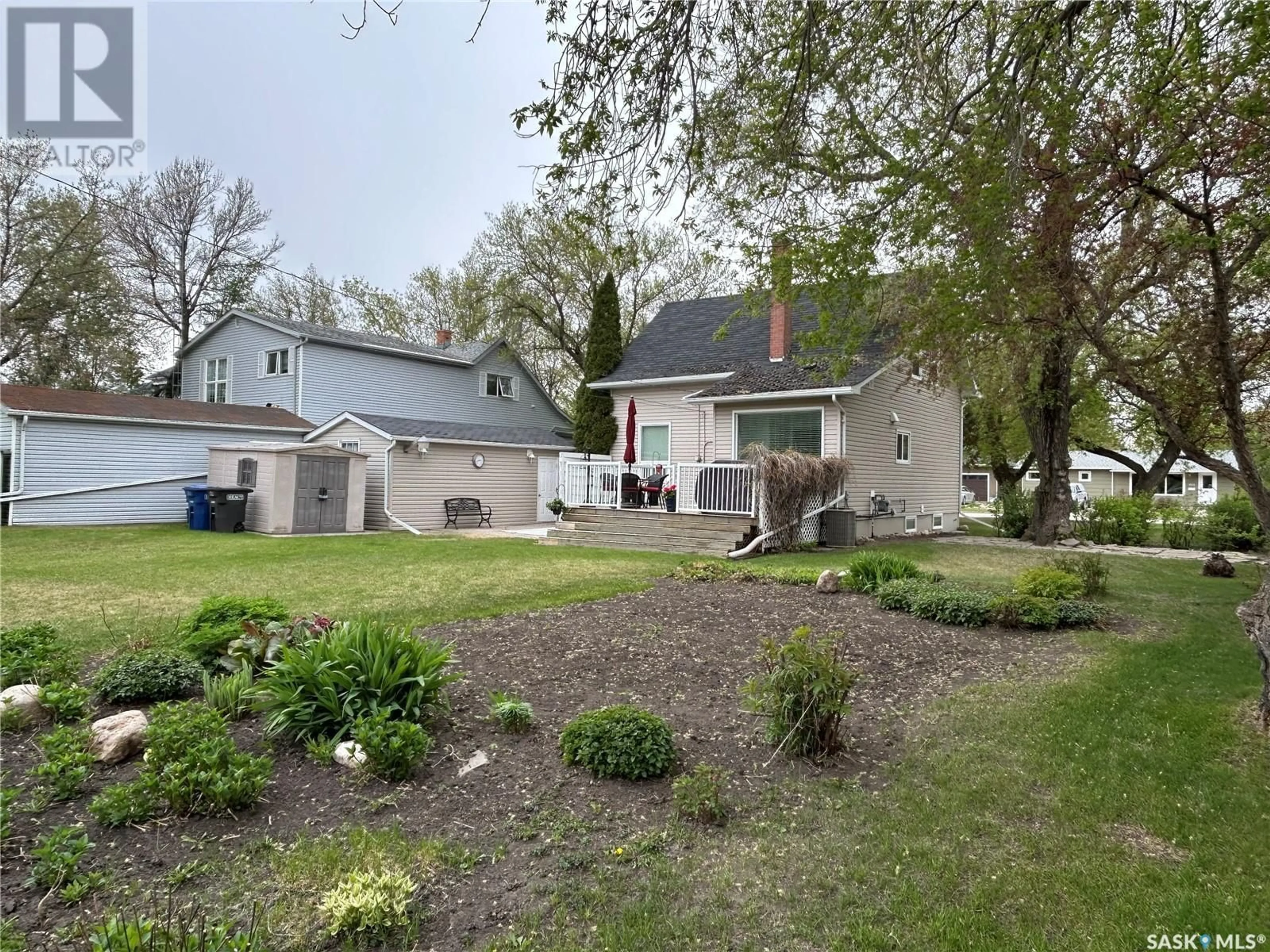 A pic from outside/outdoor area/front of a property/back of a property/a pic from drone, street for 922 9TH STREET, Humboldt Saskatchewan S0K2A0