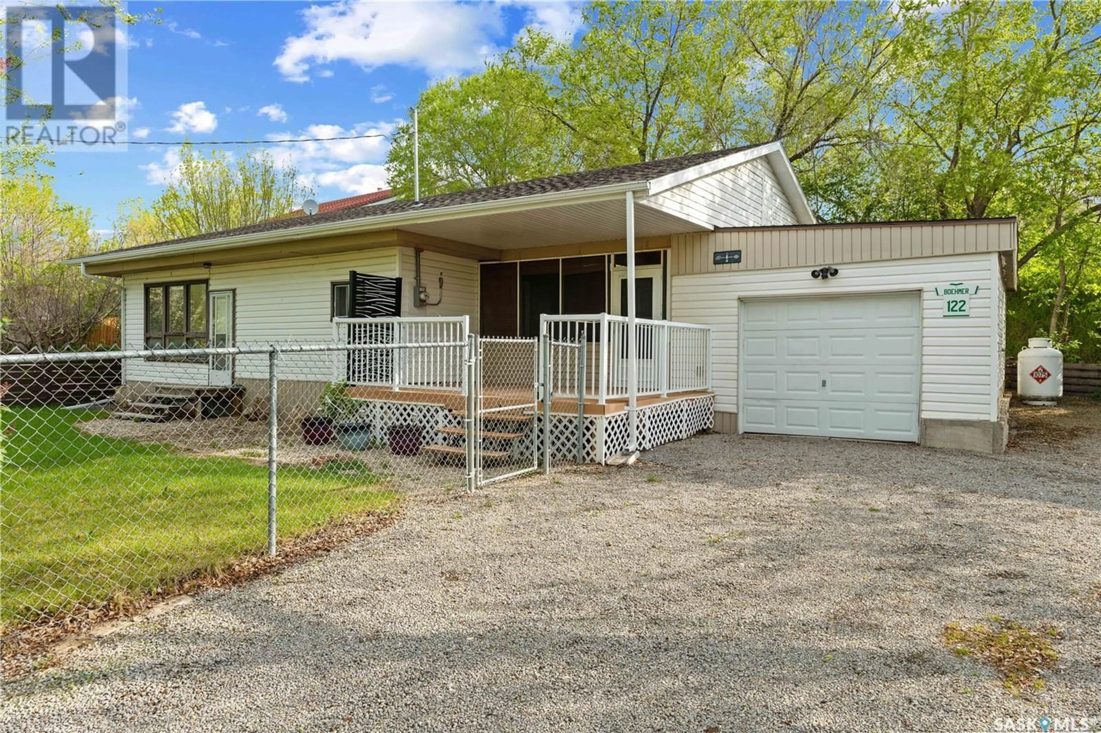 Home with vinyl exterior material, street for 122 LAKESHORE DRIVE, Kannata Valley Saskatchewan S0G4L0