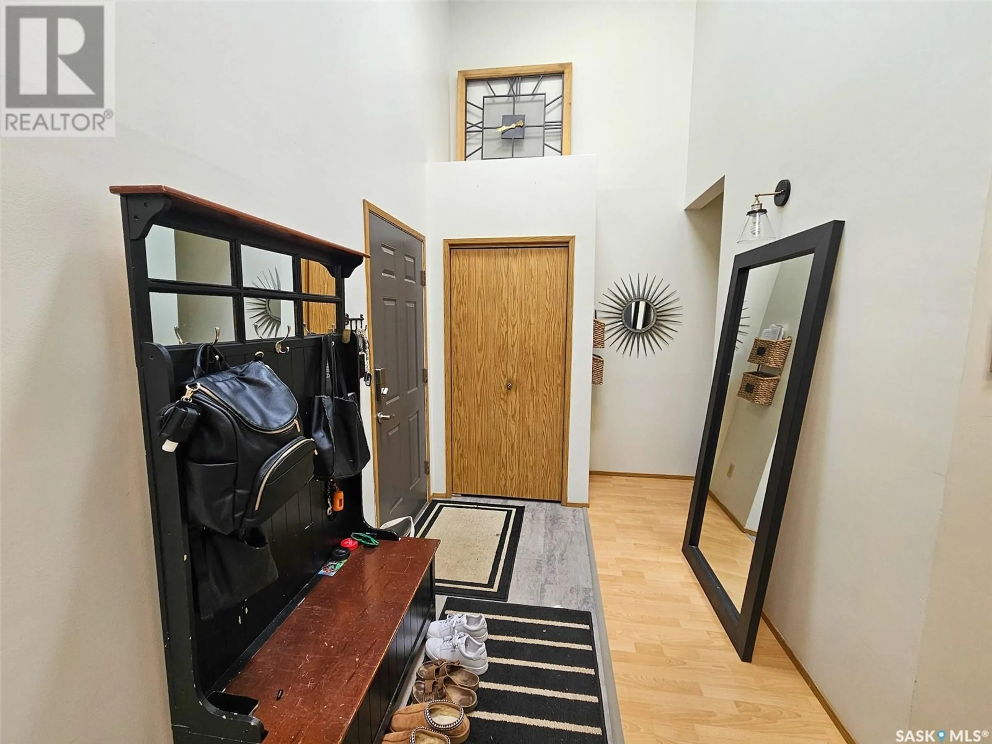 Indoor foyer for 342 MATADOR DRIVE, Swift Current Saskatchewan S9H4R5