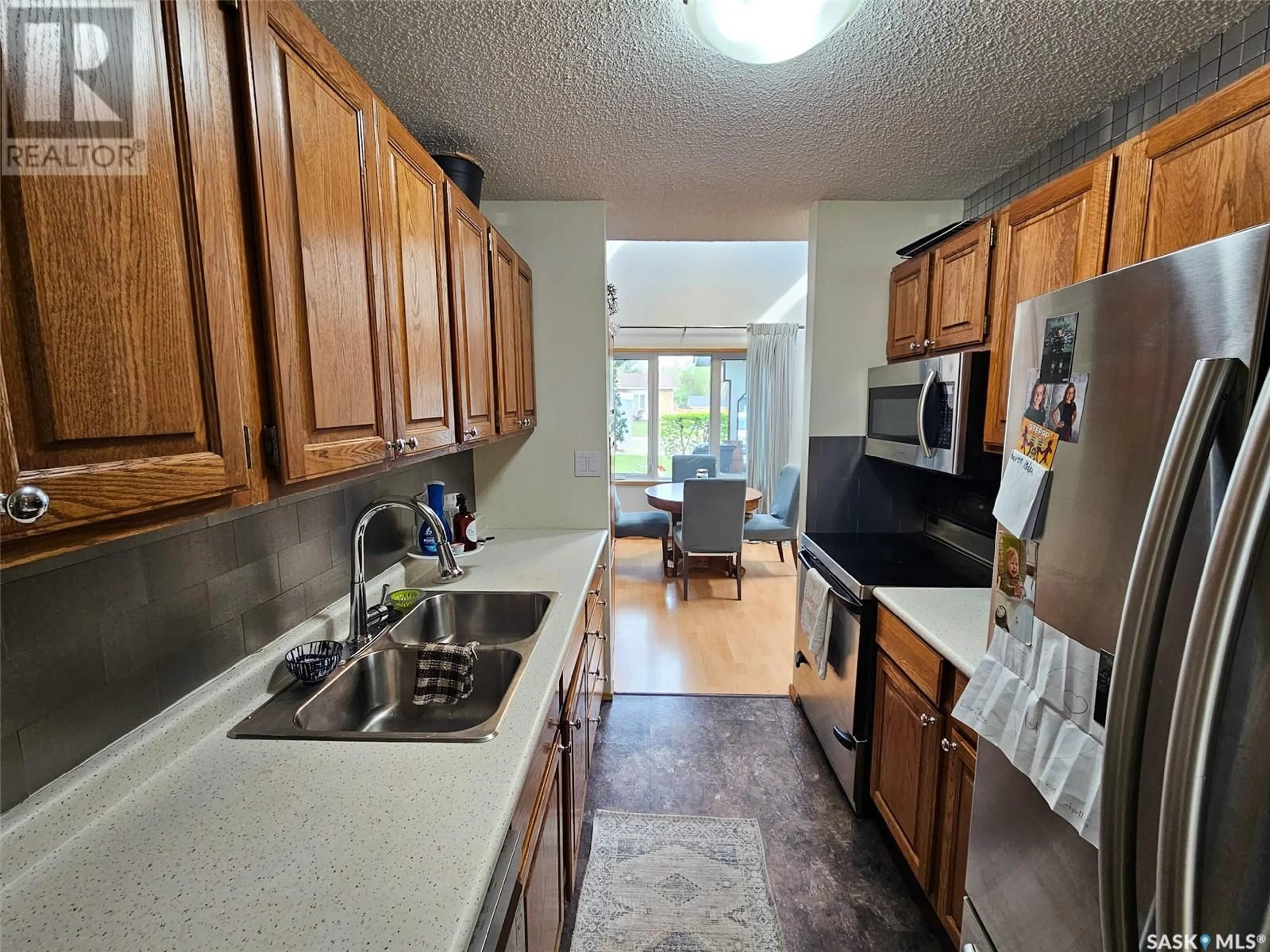 Standard kitchen, unknown for 342 MATADOR DRIVE, Swift Current Saskatchewan S9H4R5