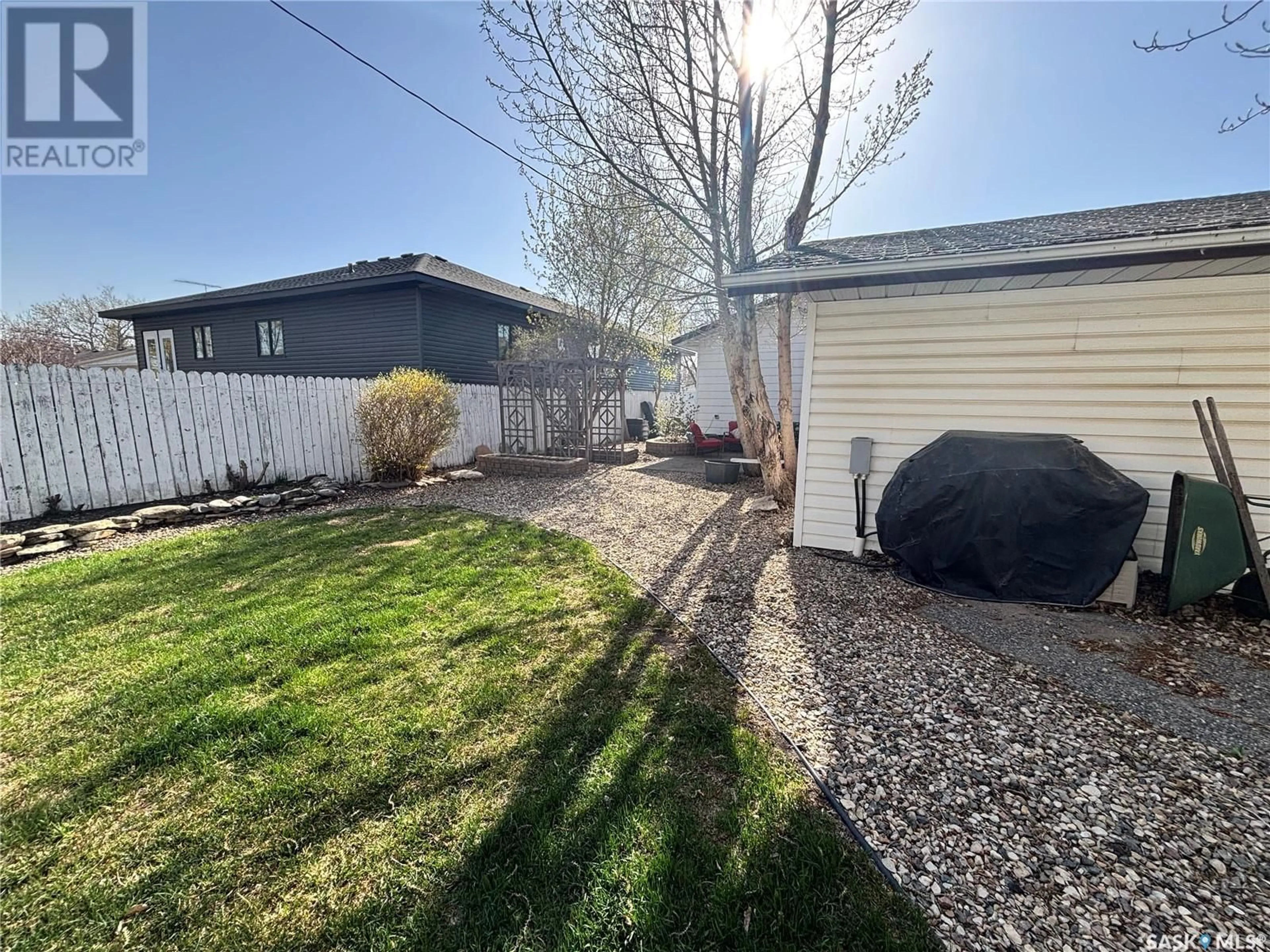 Shed for 818 12TH AVENUE, Humboldt Saskatchewan S0K2A0