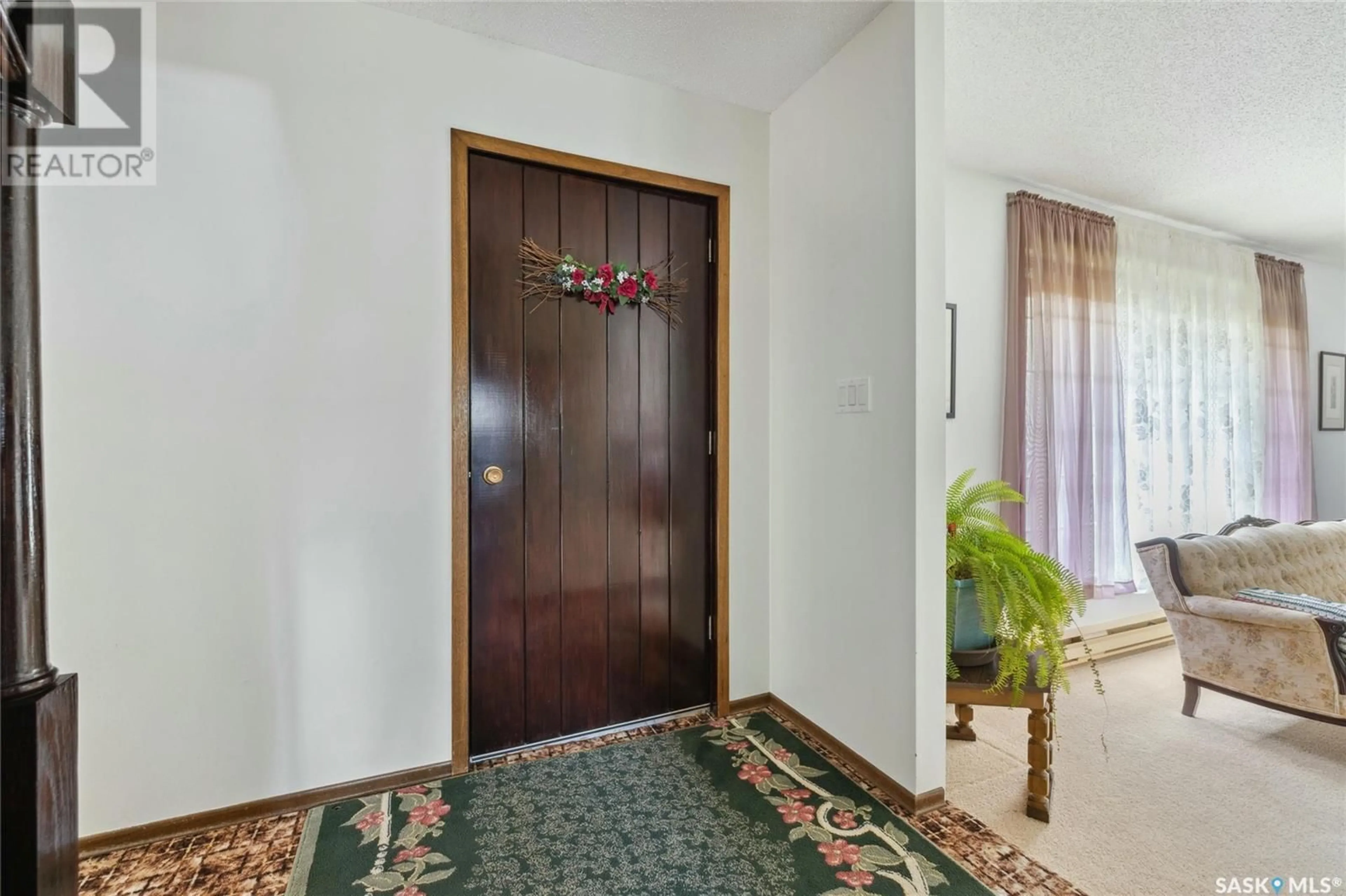 Indoor foyer for 1 KENNEDY ROAD, Edenwold Rm No. 158 Saskatchewan S4L5B1