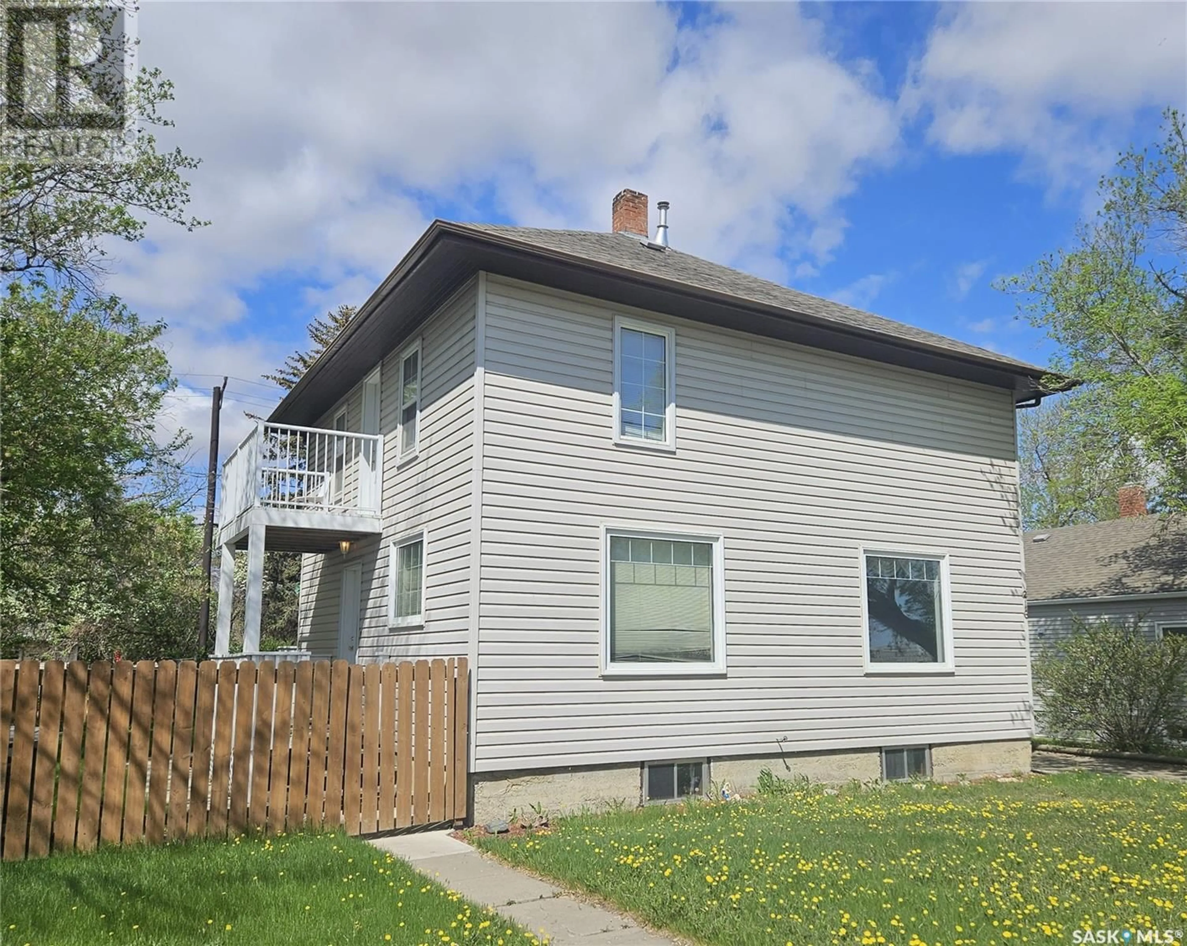 Home with vinyl exterior material, building for 216 MCKENZIE STREET, Outlook Saskatchewan S0L2N0