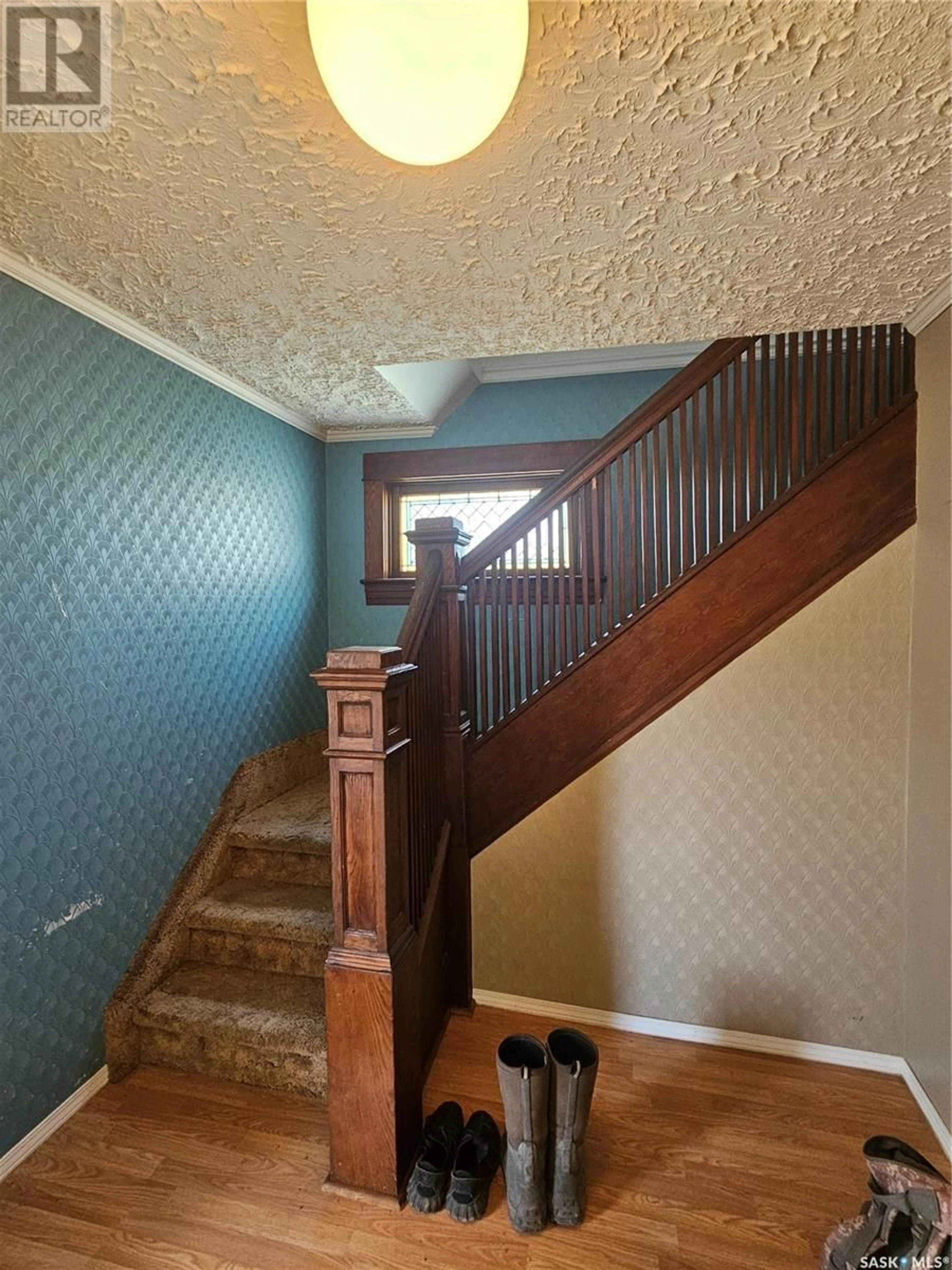 Stairs for 216 MCKENZIE STREET, Outlook Saskatchewan S0L2N0