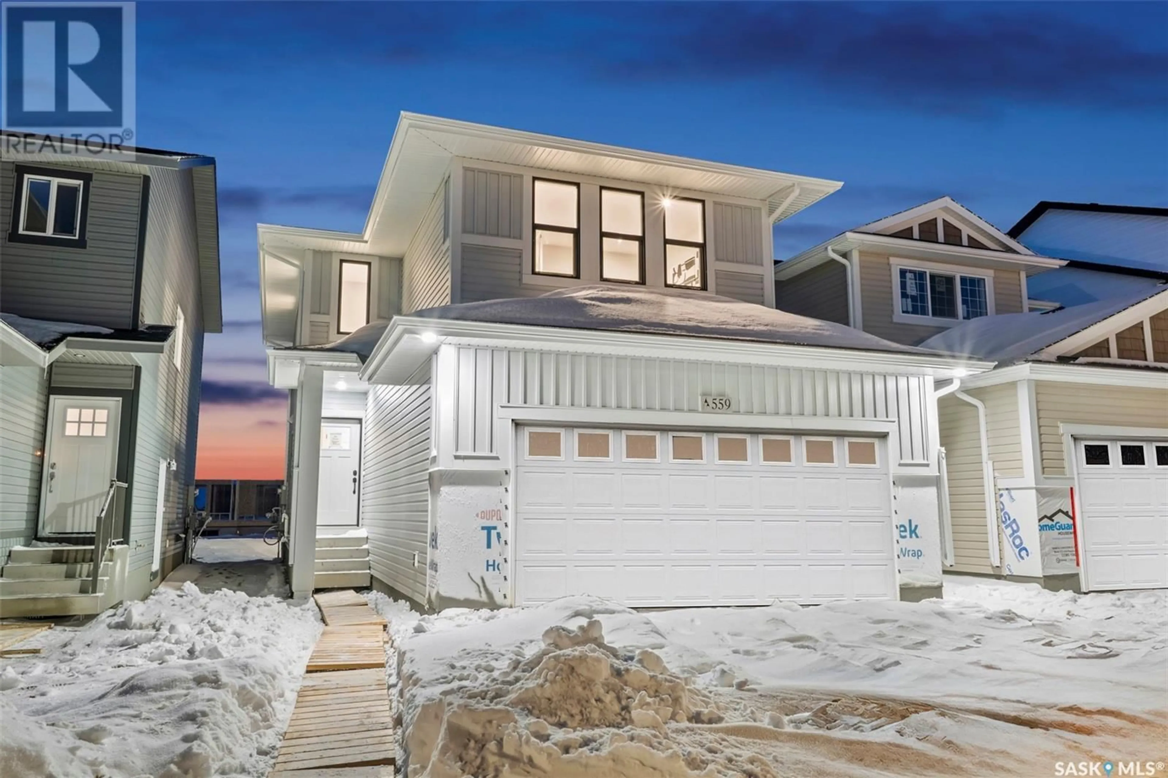 Home with vinyl exterior material, street for 943 TRAEGER MANOR, Saskatoon Saskatchewan S7V1V8