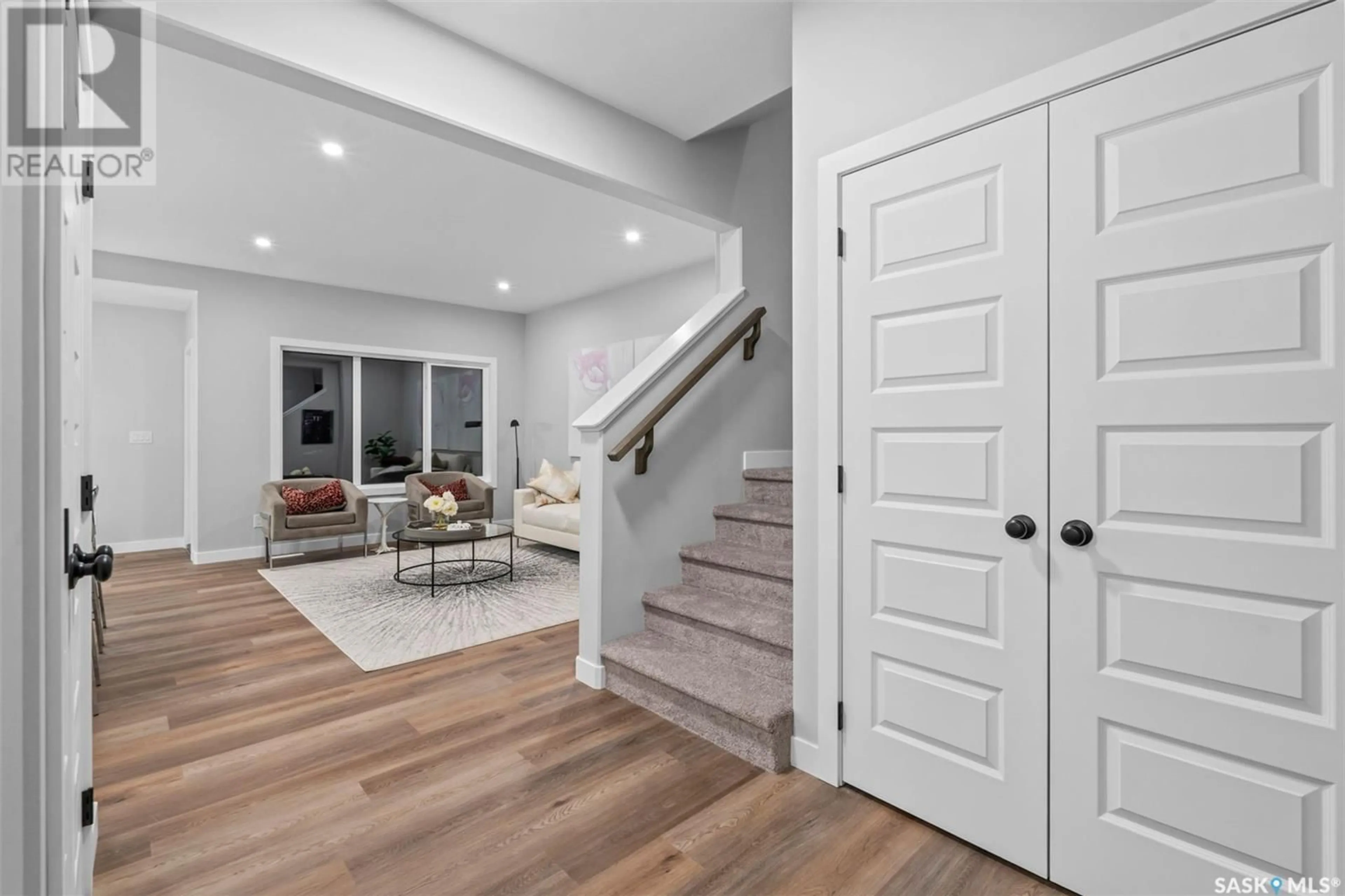 Indoor entryway for 943 TRAEGER MANOR, Saskatoon Saskatchewan S7V1V8