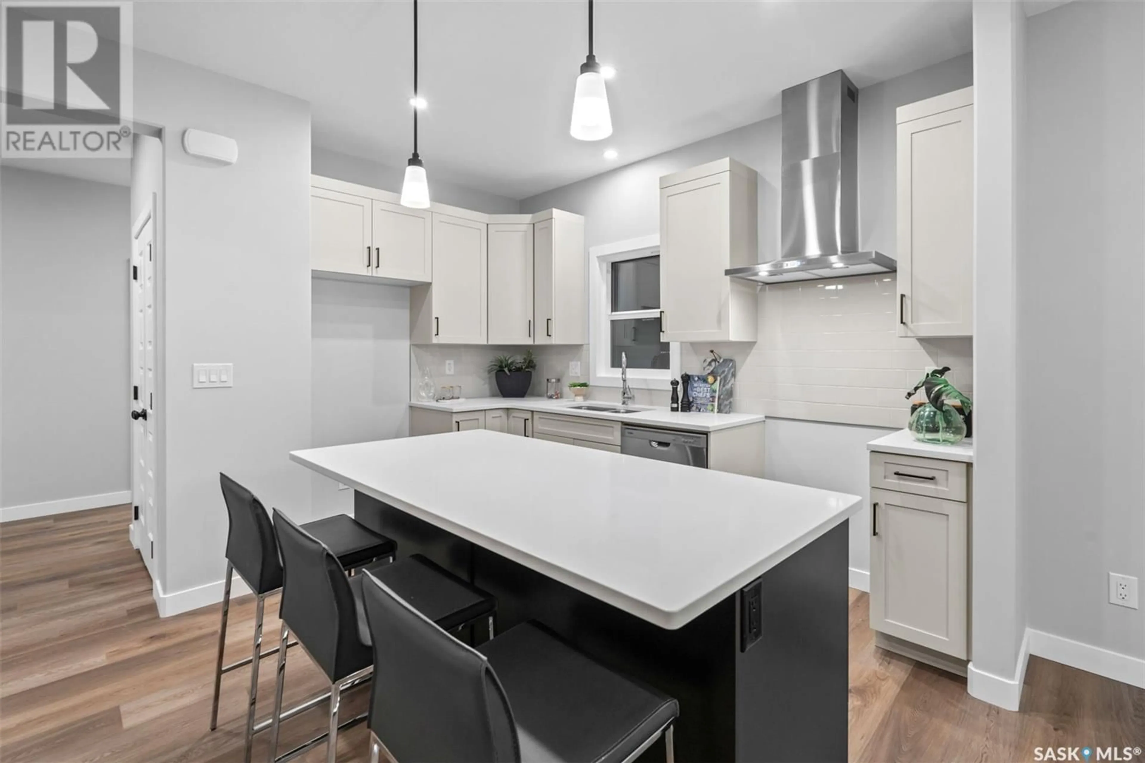 Open concept kitchen, unknown for 943 TRAEGER MANOR, Saskatoon Saskatchewan S7V1V8