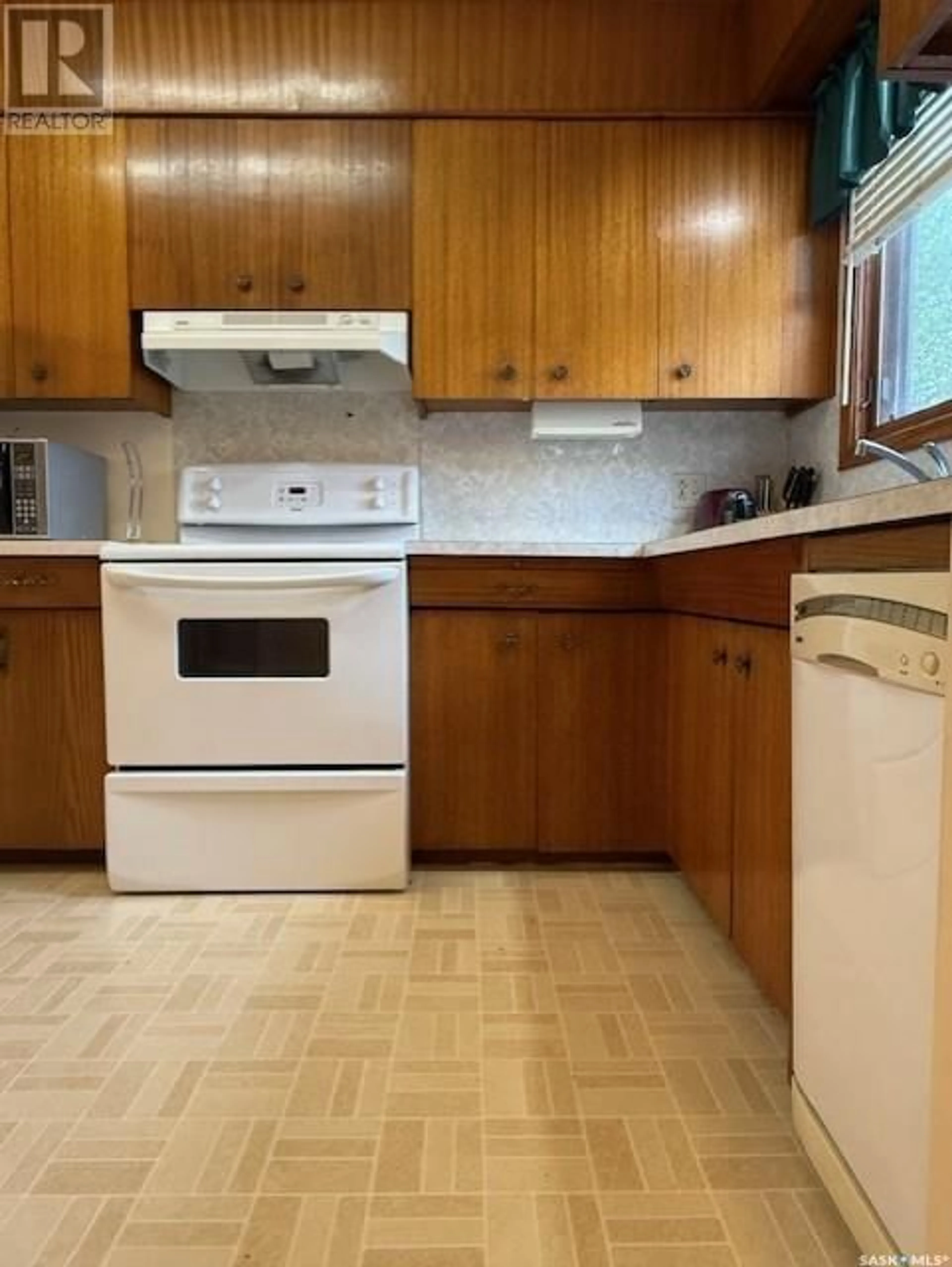 Standard kitchen, unknown for 134 7TH AVENUE, Melville Saskatchewan S0A2P0