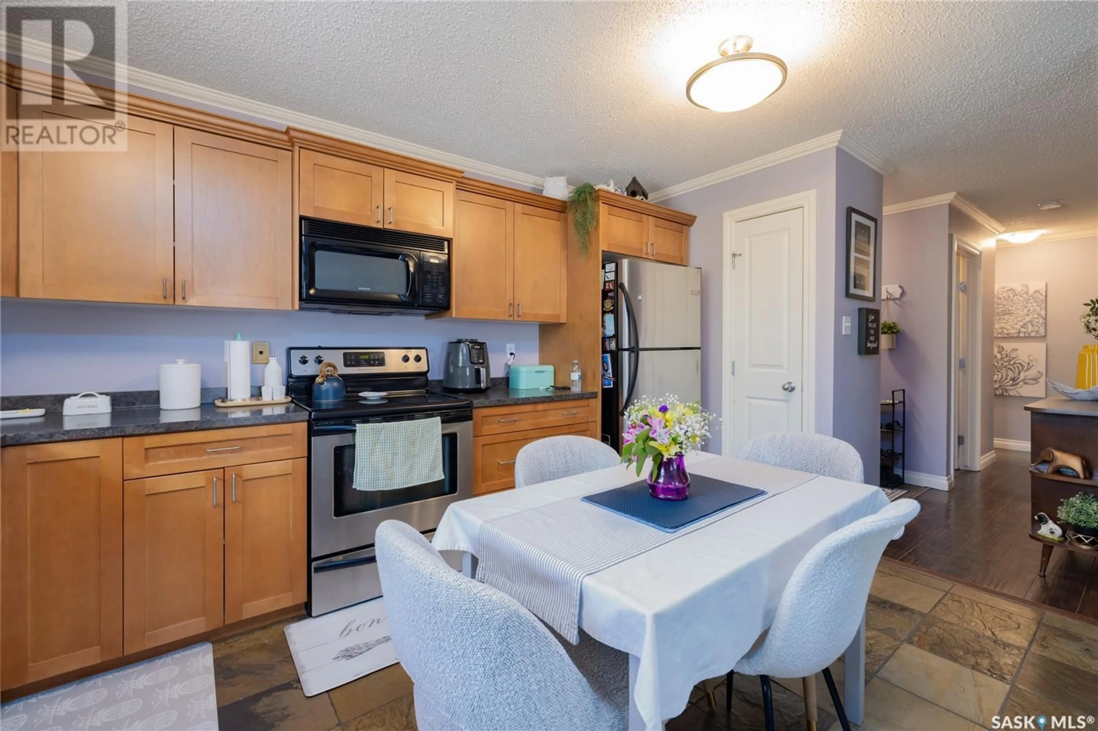 Standard kitchen, wood/laminate floor for 202 - 521 18TH STREET, Saskatoon Saskatchewan S7M1C8
