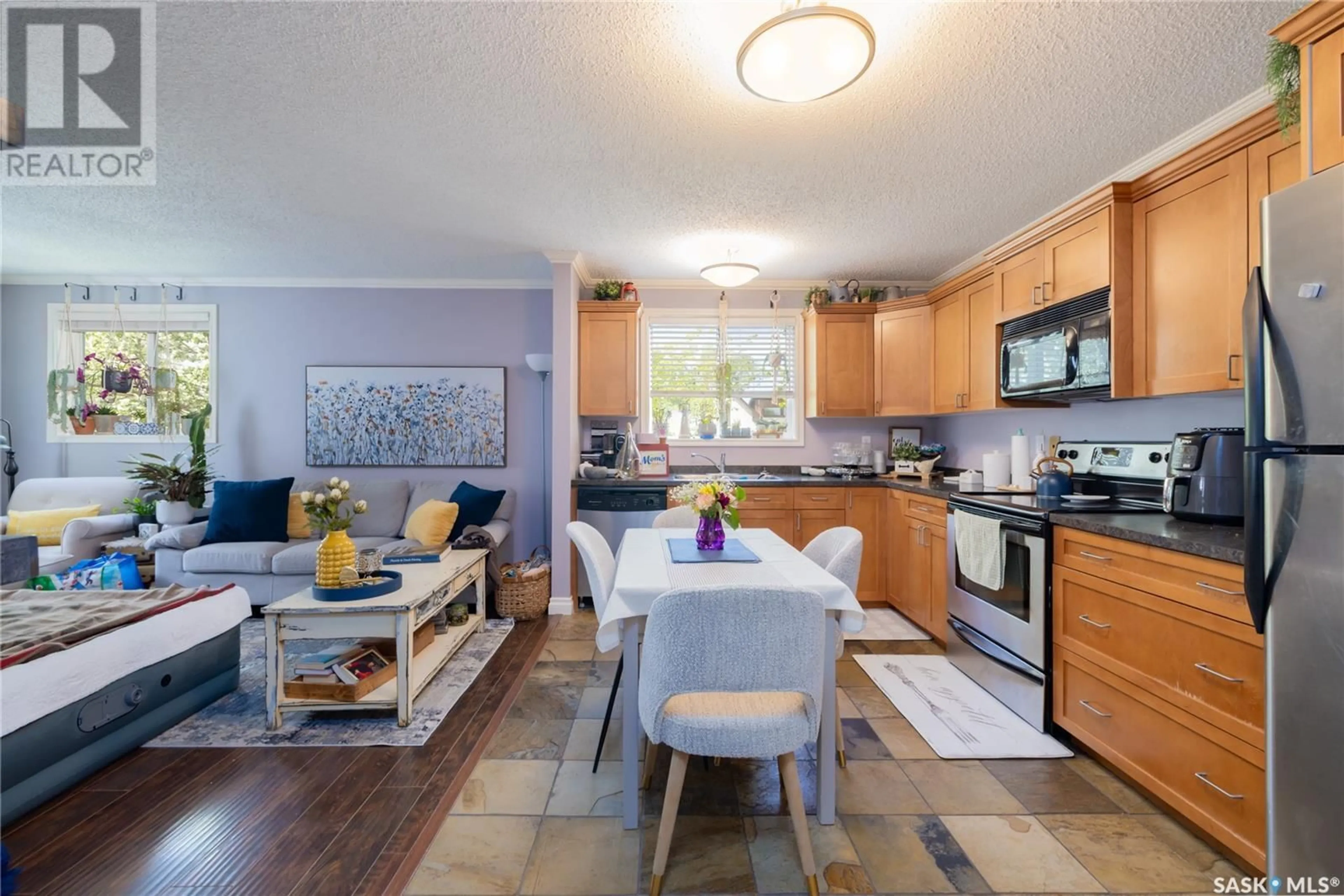Open concept kitchen, unknown for 202 - 521 18TH STREET, Saskatoon Saskatchewan S7M1C8