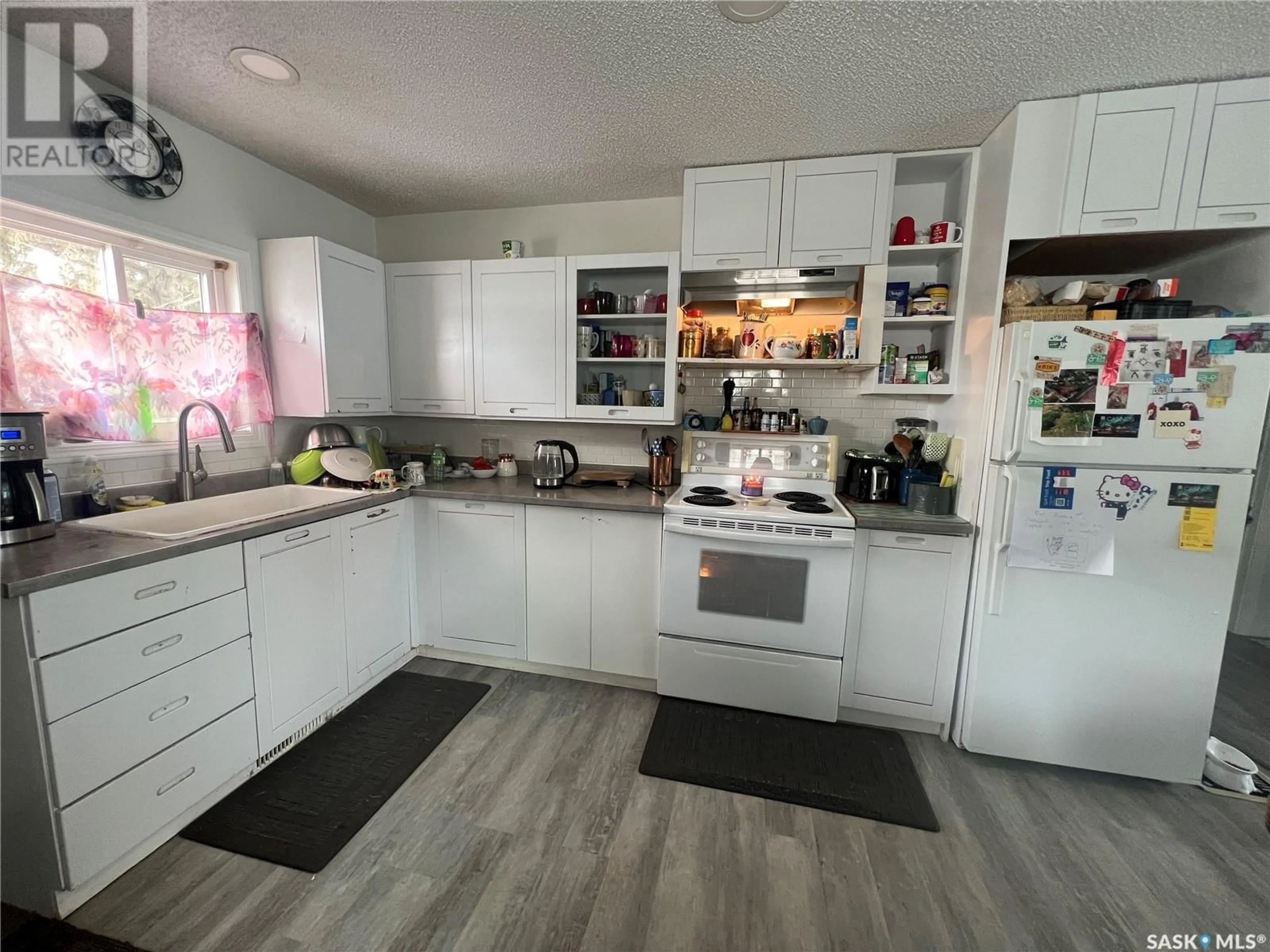 Standard kitchen, unknown for 225 OTTAWA AVENUE, Saskatoon Saskatchewan S7M3L4