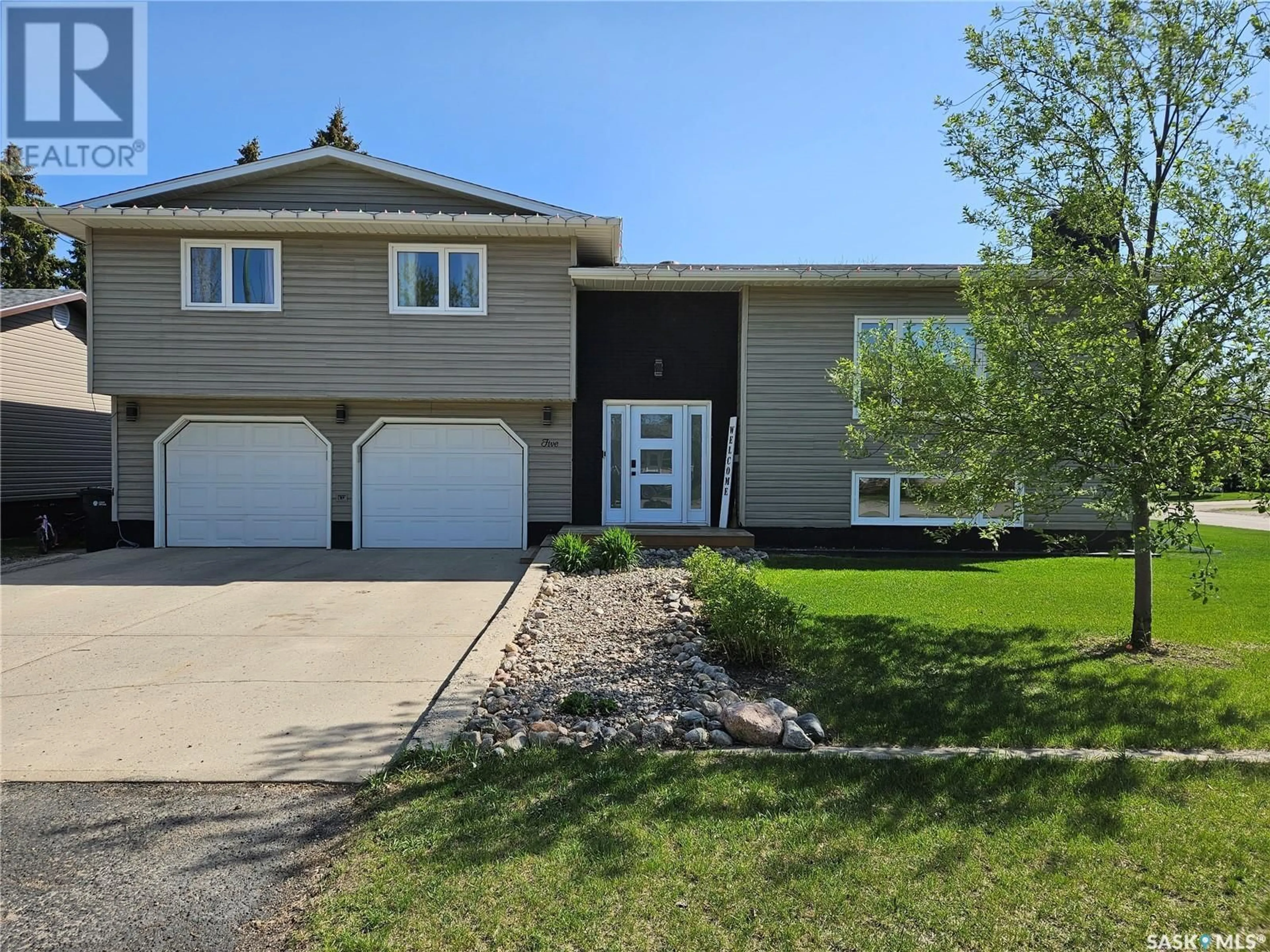 Home with vinyl exterior material, street for 5 SOURIS AVENUE, Redvers Saskatchewan S0C2H0