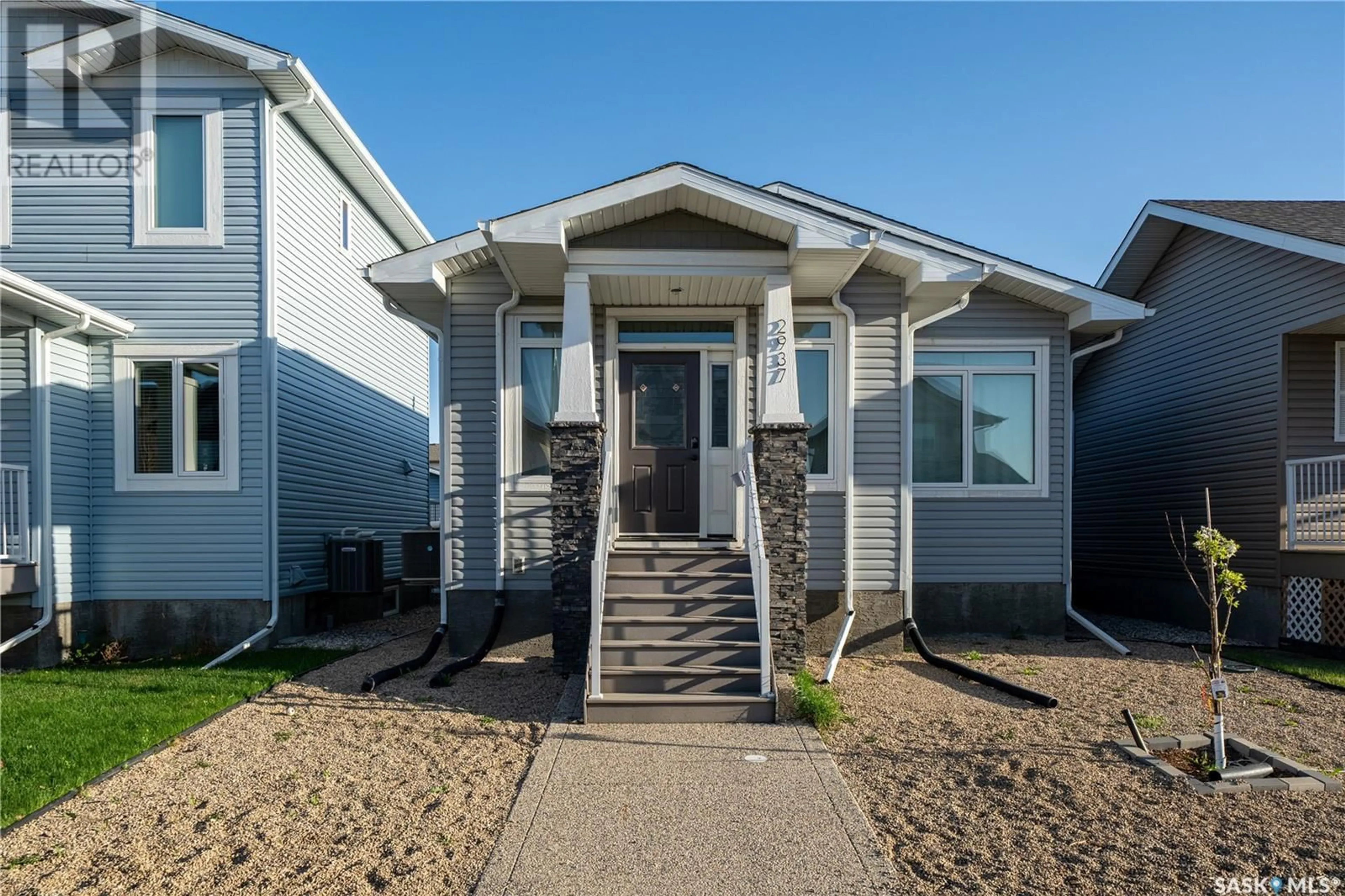 Home with vinyl exterior material, street for 2937 RIDGWAY AVENUE, Regina Saskatchewan S4X0M9