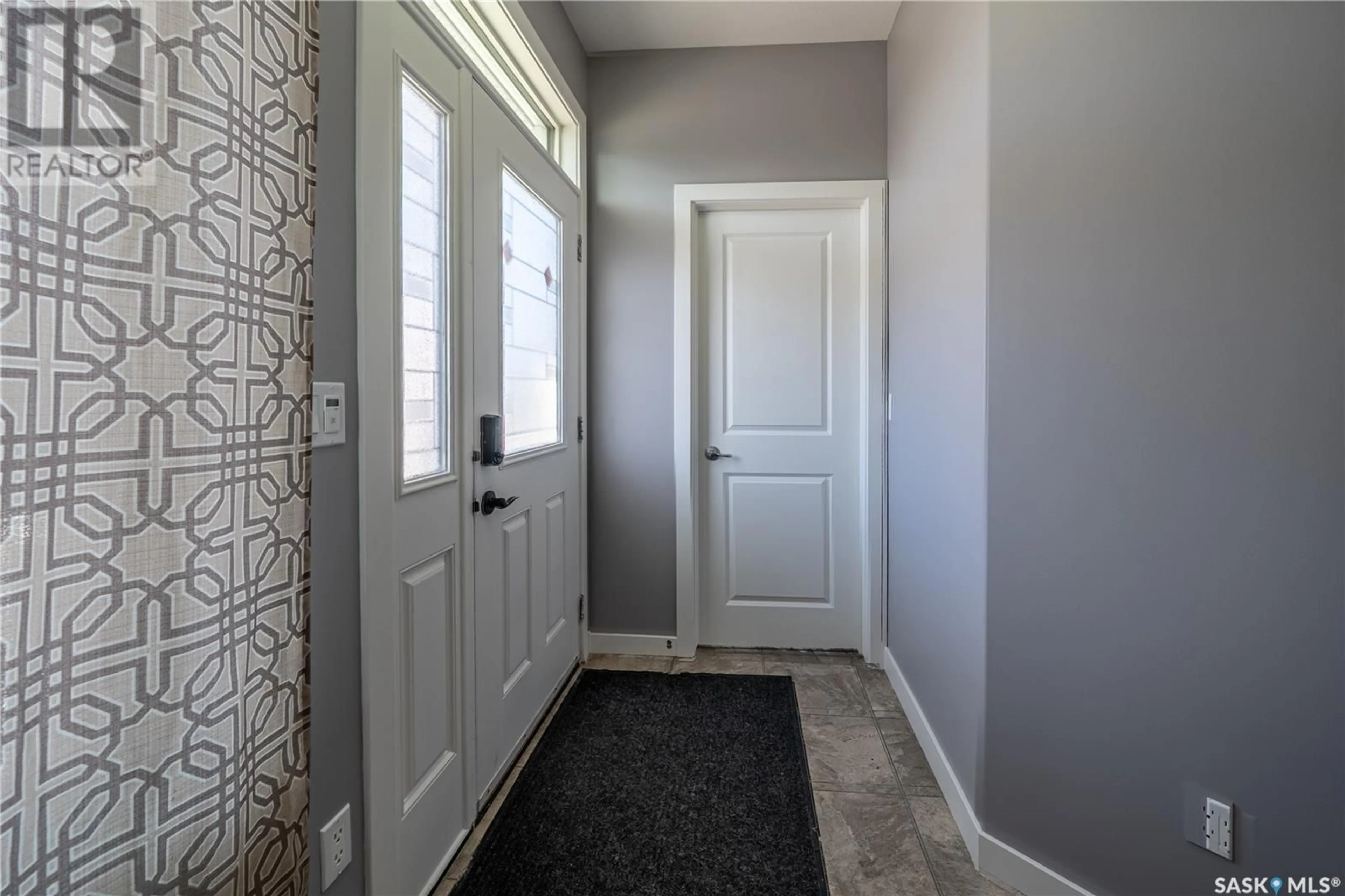 Indoor entryway for 2937 RIDGWAY AVENUE, Regina Saskatchewan S4X0M9