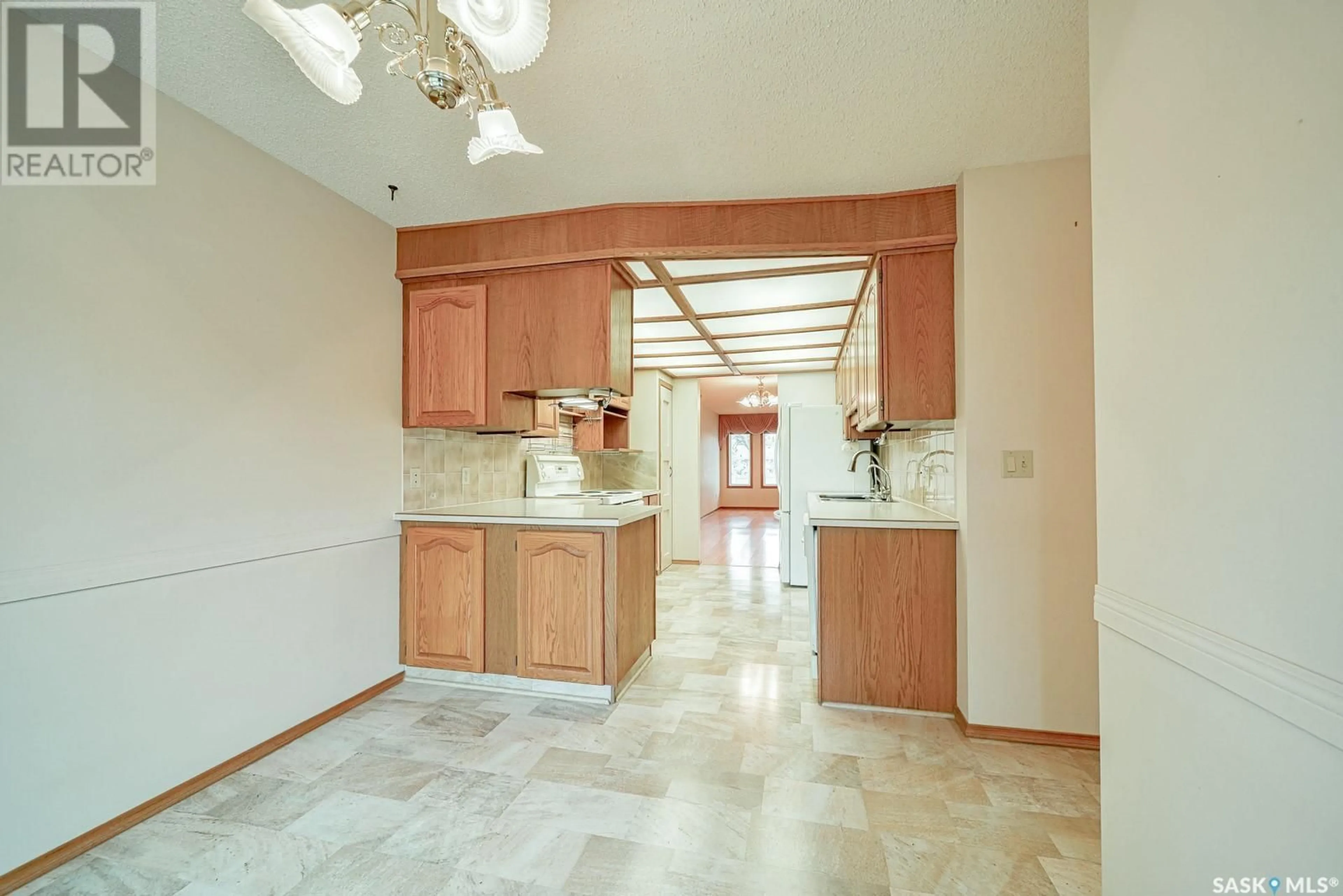 Indoor foyer for 3662 WEDGWOOD WAY, Regina Saskatchewan S4V2M7