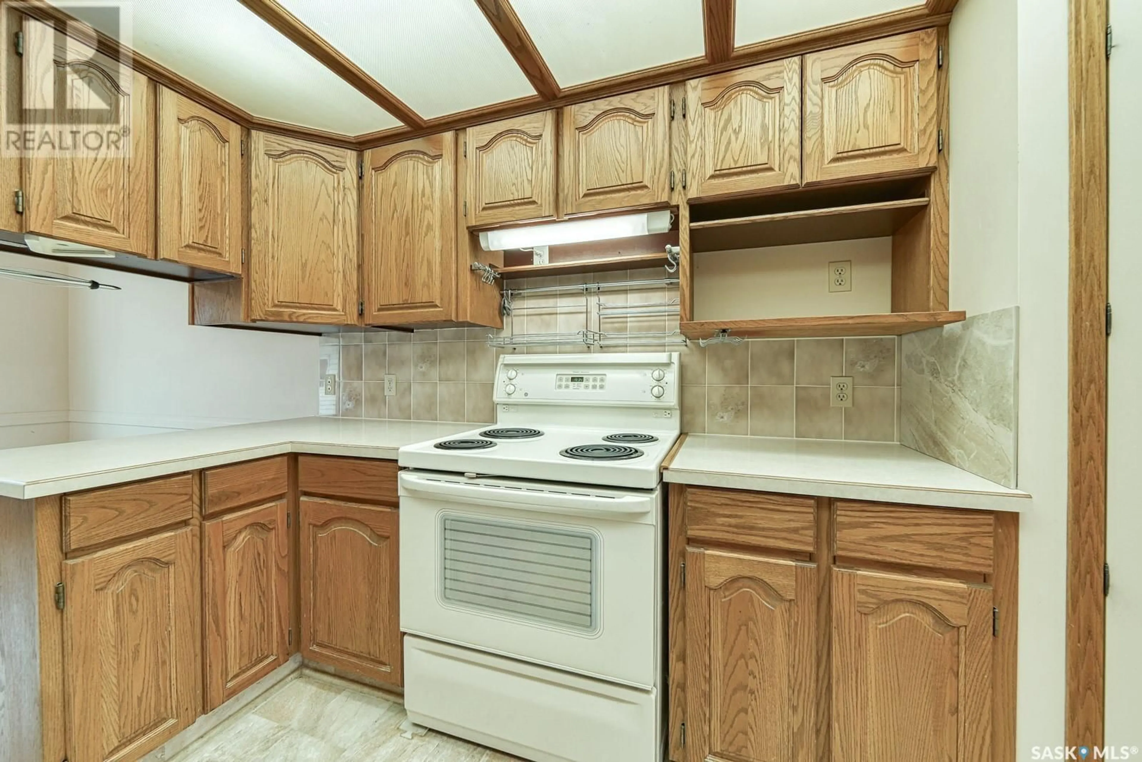Standard kitchen, unknown for 3662 WEDGWOOD WAY, Regina Saskatchewan S4V2M7